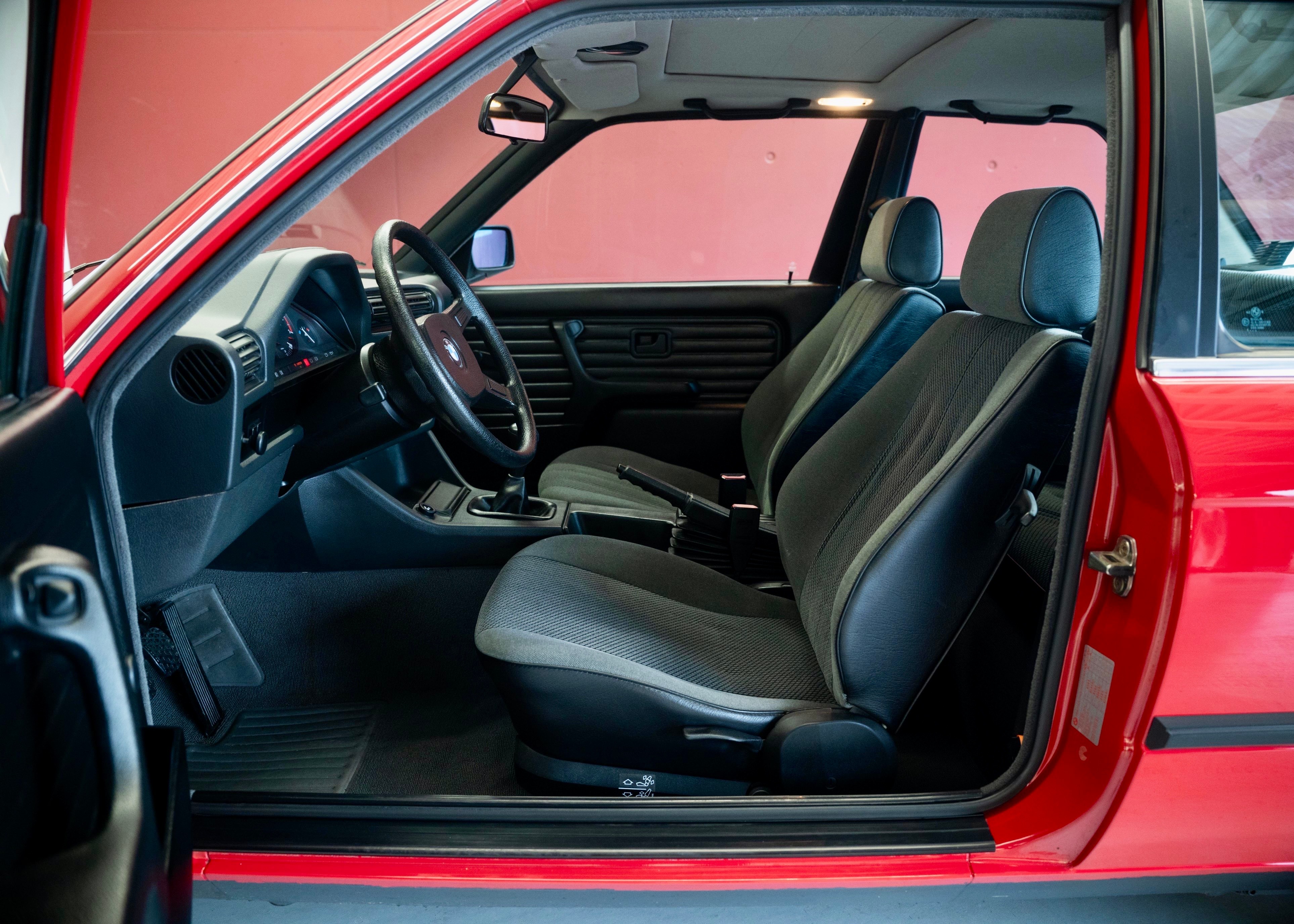 Image BMW 318 318i Coupe (Swiss car, 1st hand, full service history)