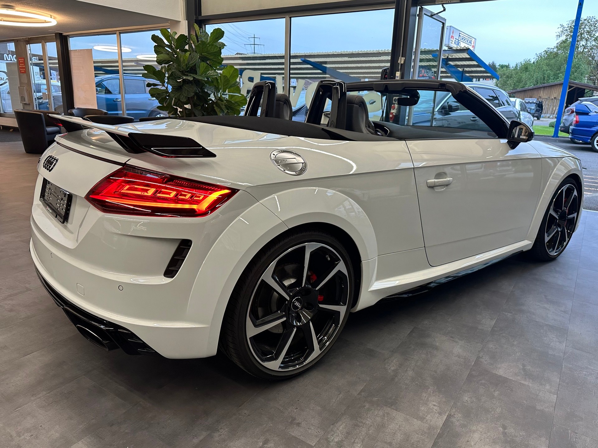 AUDI TT Roadster TTRS S-tronic-showroom-element-3
