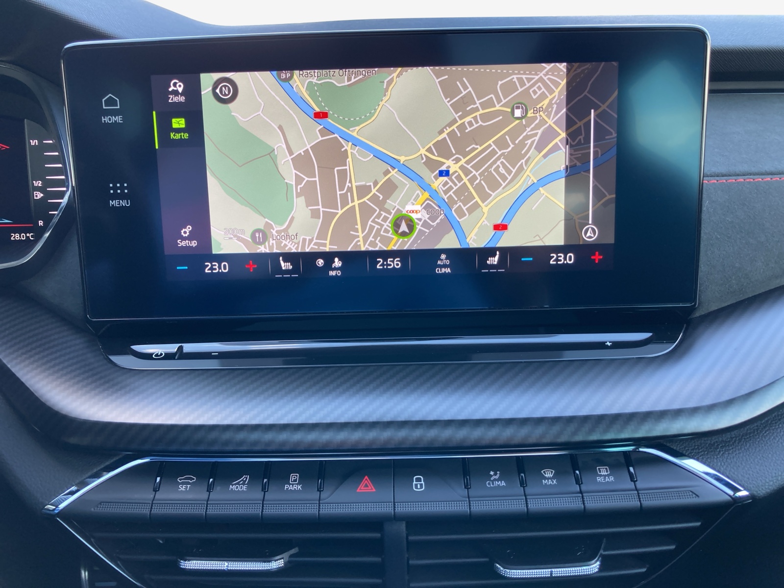 SKODA Octavia Combi 2.0 TDI DSG RS 4x4-image-13