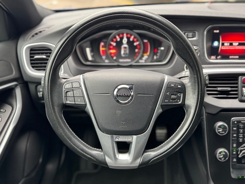 VOLVO V40 T3 R-Design-image-10