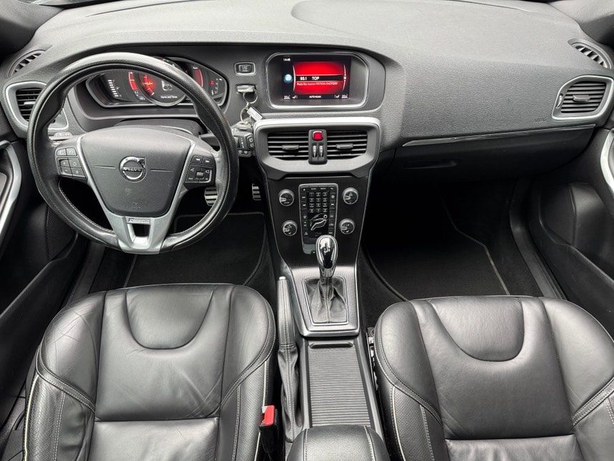 VOLVO V40 T3 R-Design-image-4
