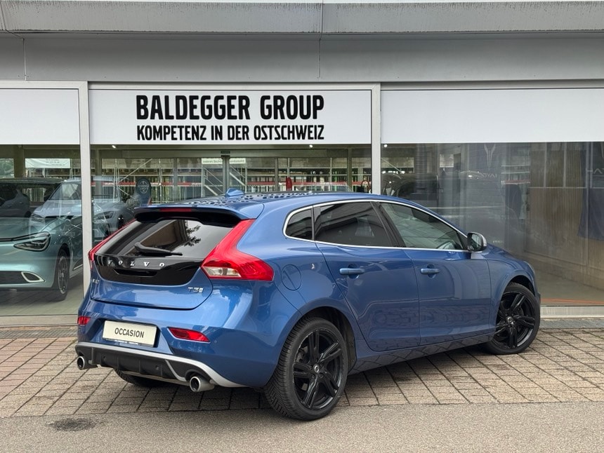 VOLVO V40 T3 R-Design-showroom-element-1