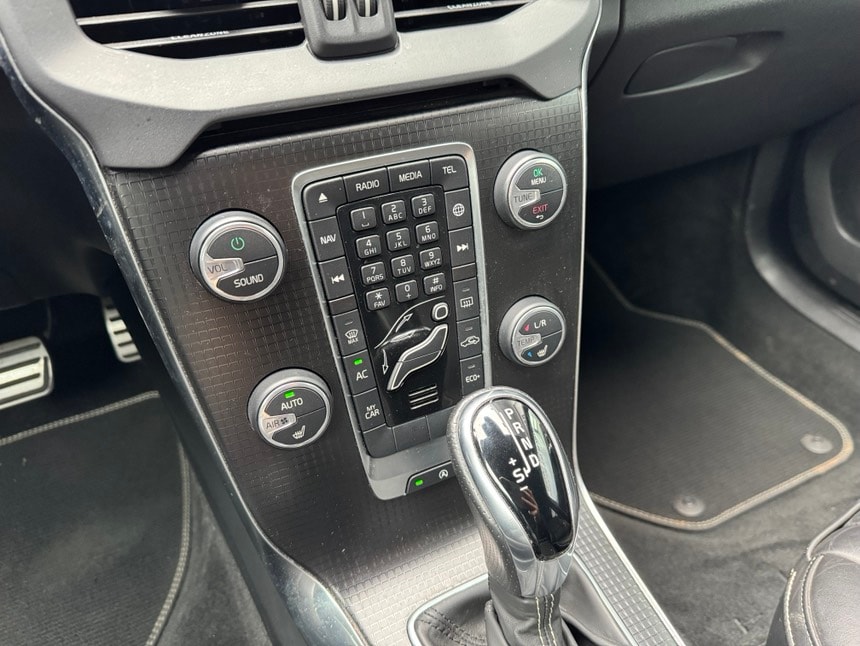 VOLVO V40 T3 R-Design-image-12