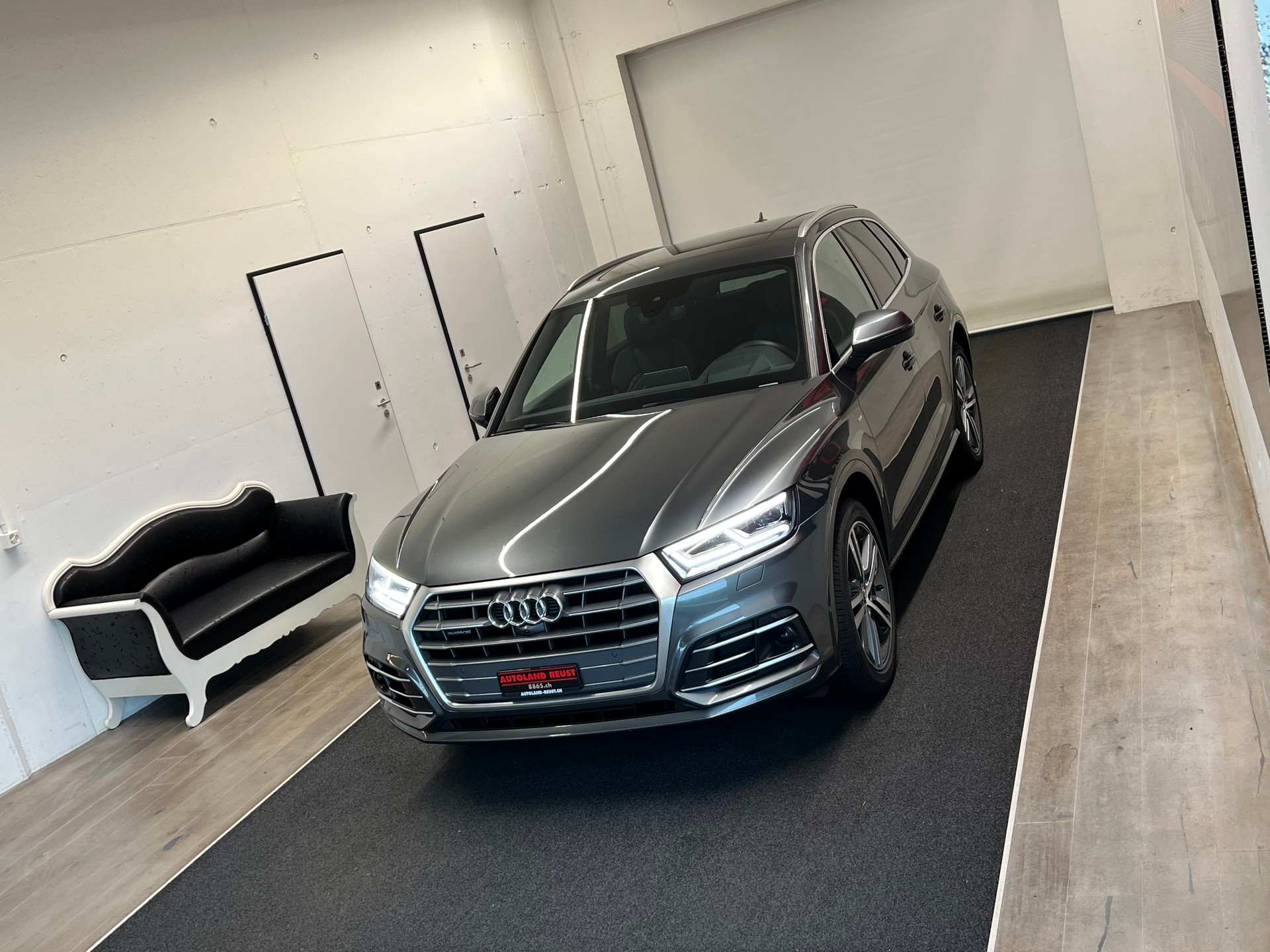AUDI Q5 2.0 TFSI sport quattro S-tronic-showroom-element-3