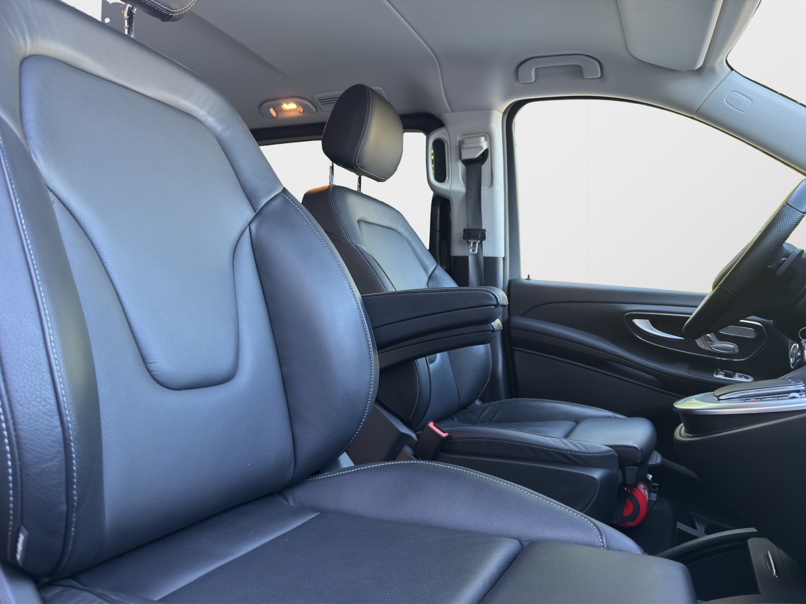 MERCEDES-BENZ EQV 300 lang Avantgarde Line-image-19