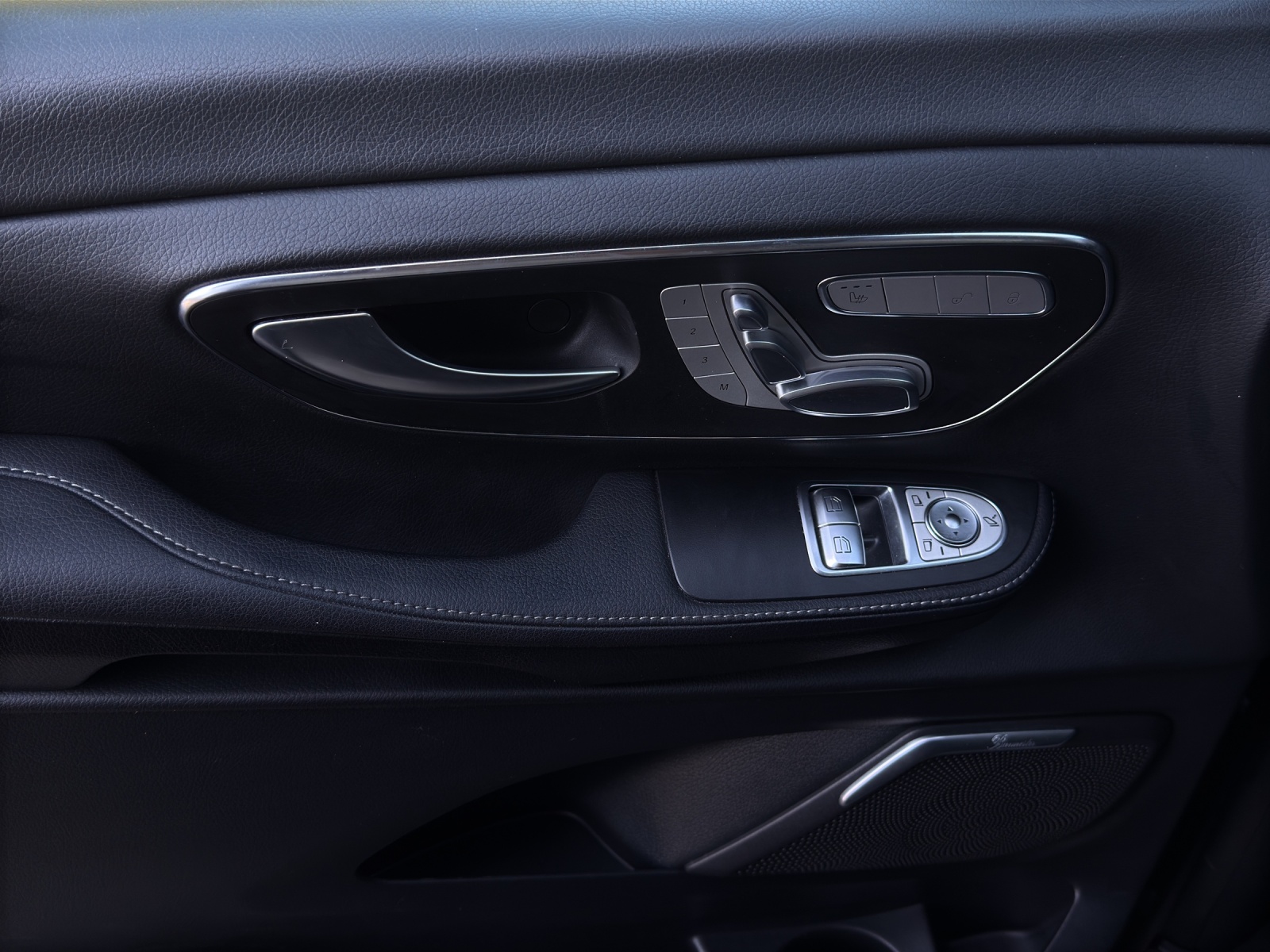 MERCEDES-BENZ EQV 300 lang Avantgarde Line-image-18