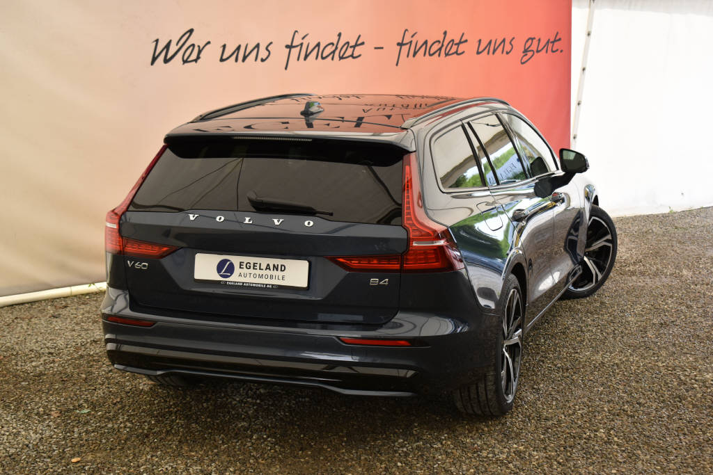 VOLVO V60 2.0 B4 Plus Dark-showroom-element-3