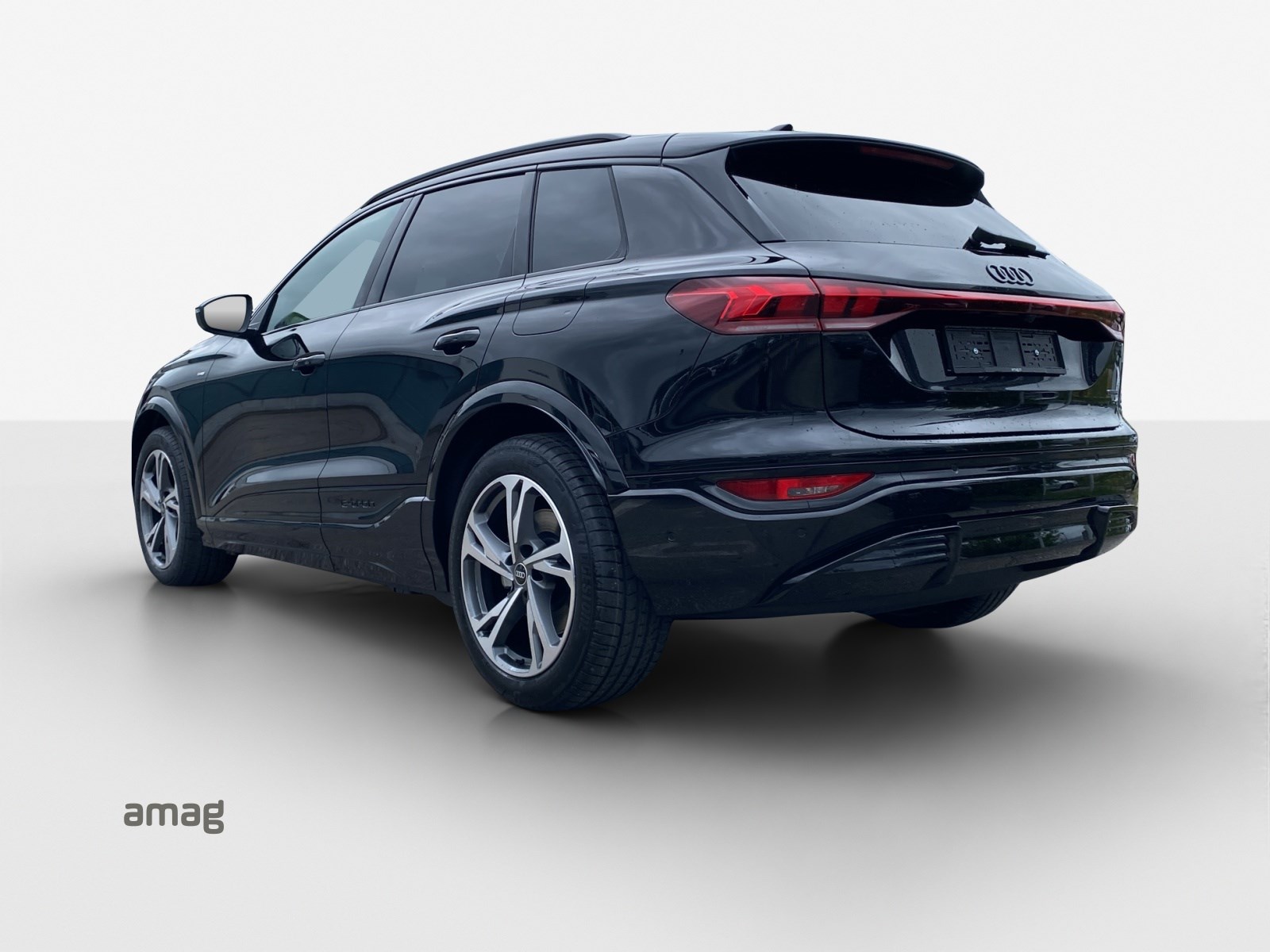 AUDI Q6 e-tron quattro-showroom-element-2