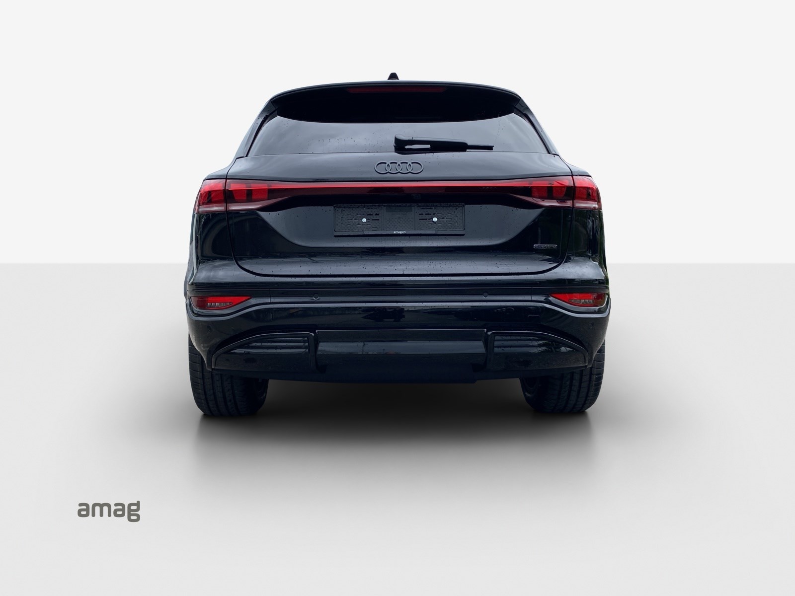 AUDI Q6 e-tron quattro-showroom-element-3