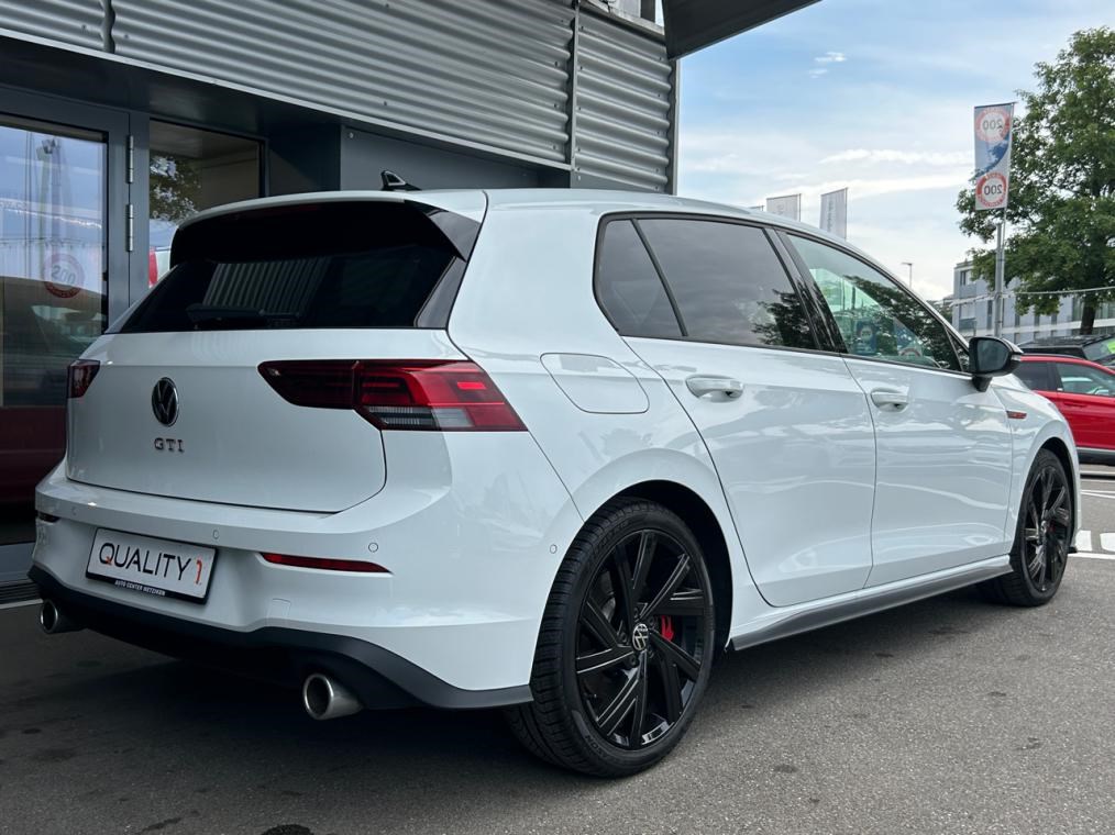 VW GOLF 2.0 TSi GTi Black Style-showroom-element-2