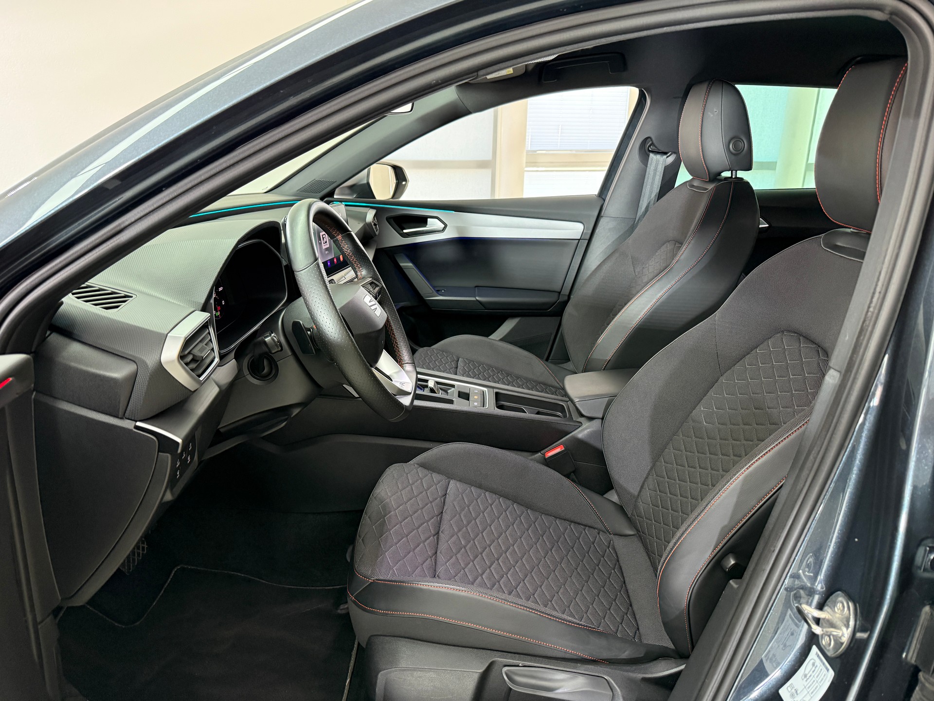SEAT Leon 1.5 eTSI mHEV DSG FR-showroom-element-3