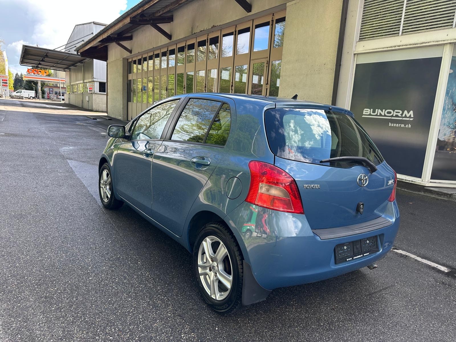 TOYOTA Yaris 1.3 Linea Sol-showroom-element-3