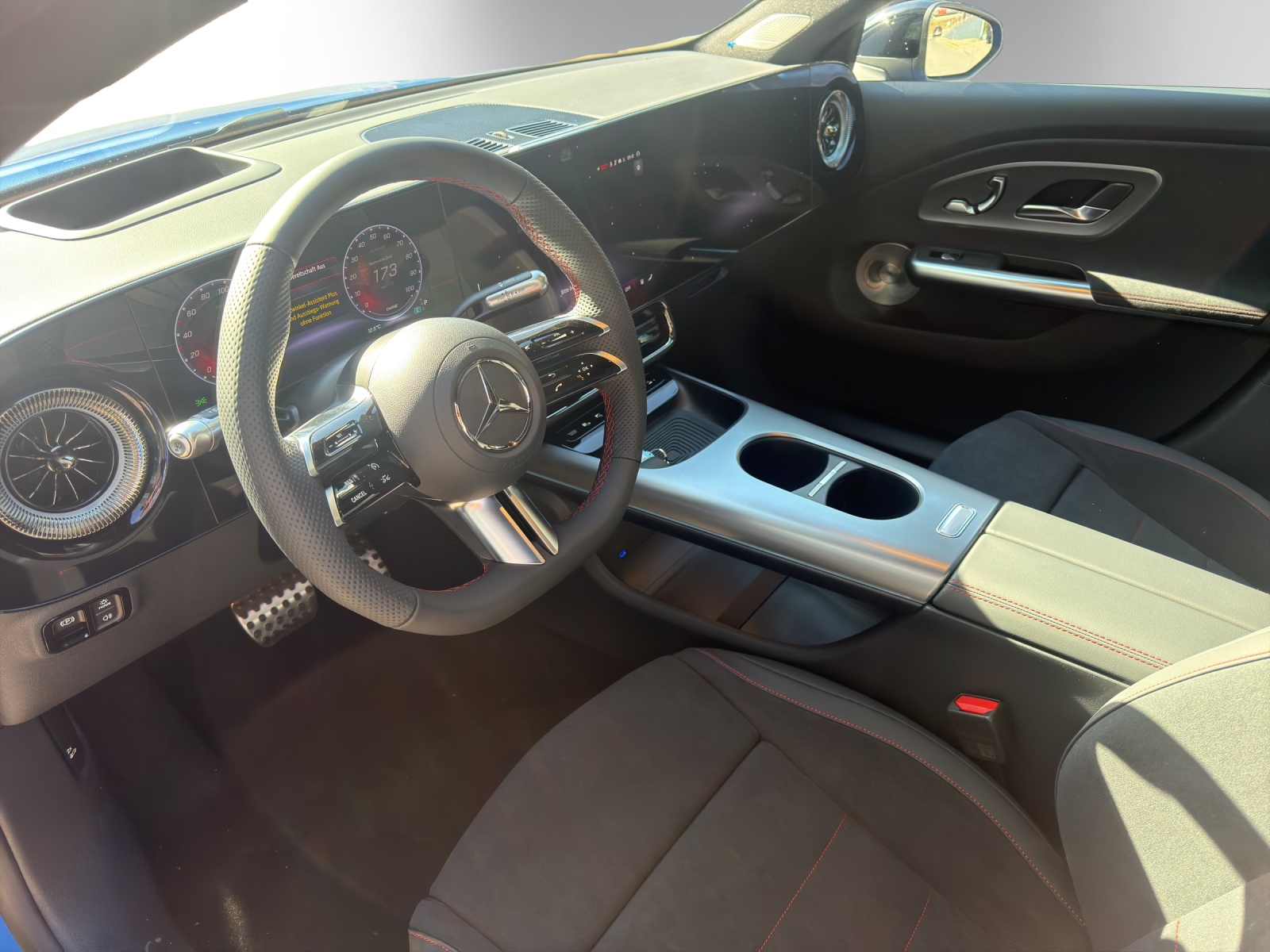 Image MERCEDES-BENZ CLA-350 CLA 350 4 Matic 85 kWh EQ