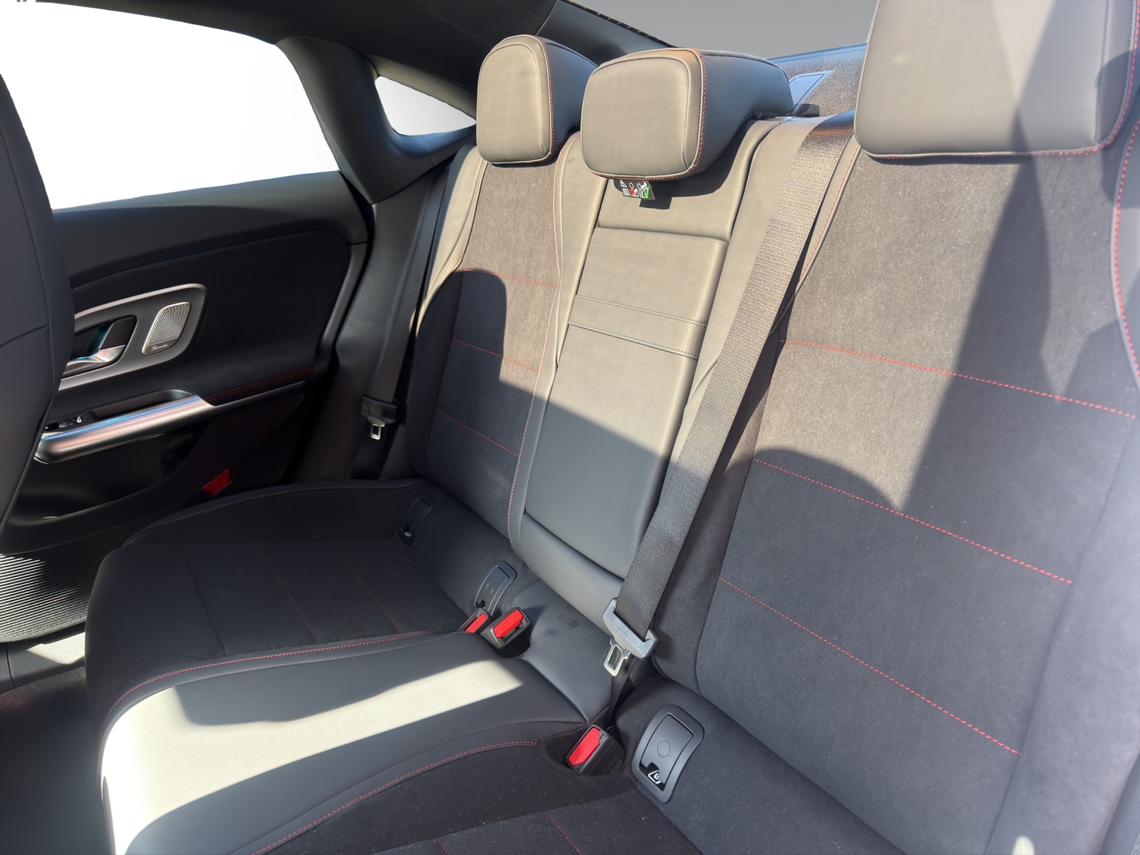 Image MERCEDES-BENZ CLA-350 CLA 350 4 Matic 85 kWh EQ