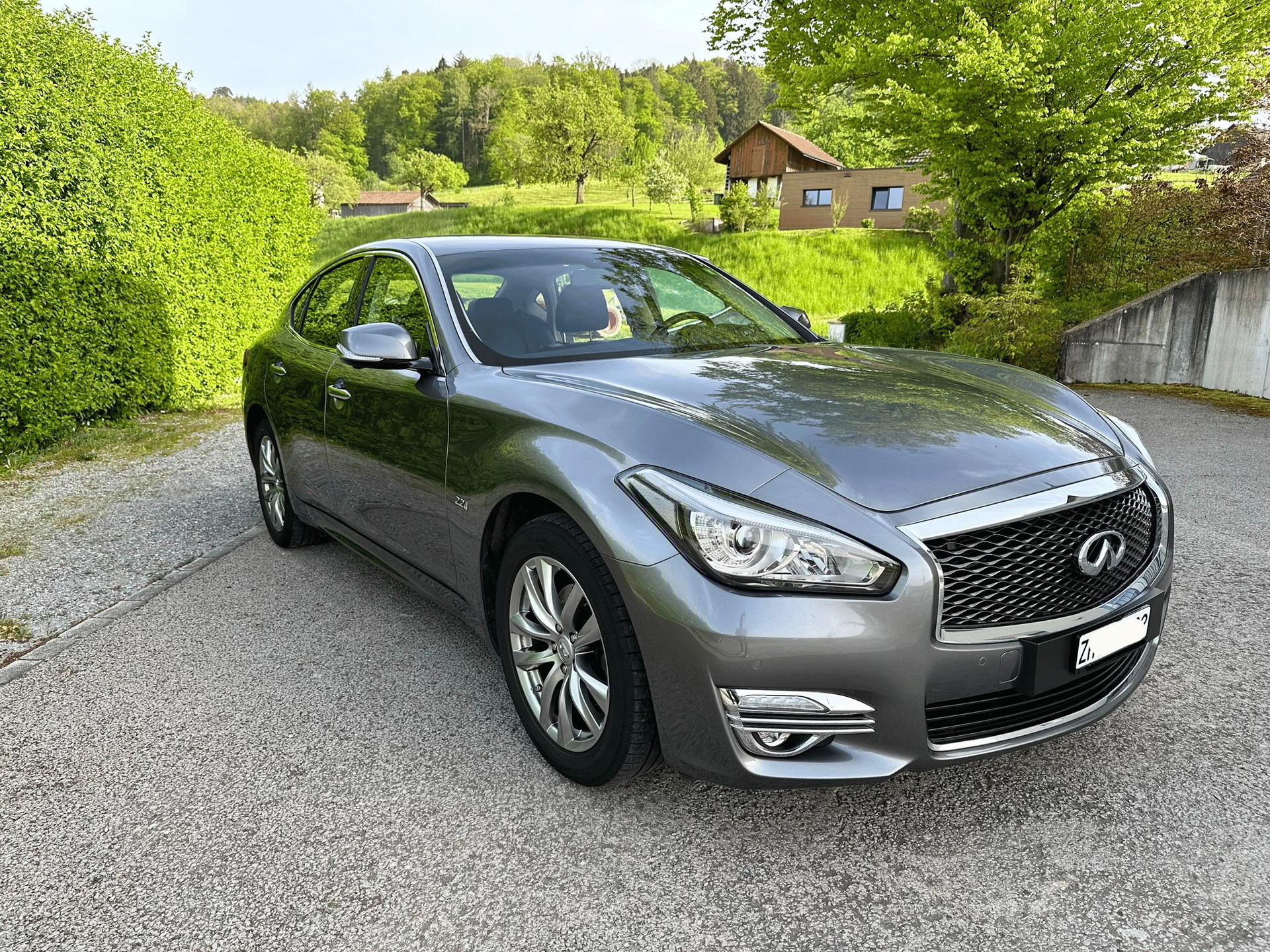 INFINITI Q70 2.2d Premium Tech Automatic-image-1
