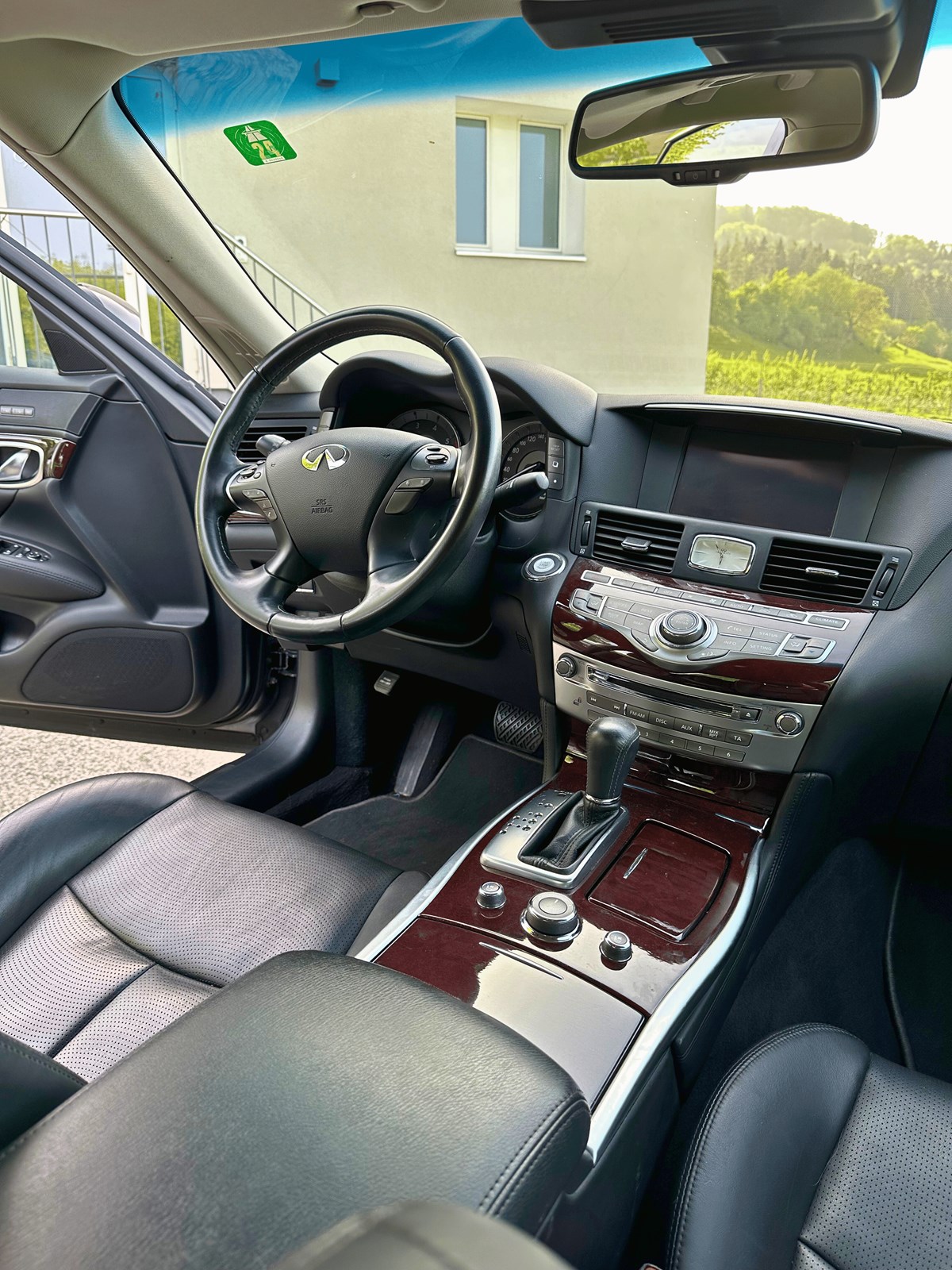 INFINITI Q70 2.2d Premium Tech Automatic-image-8