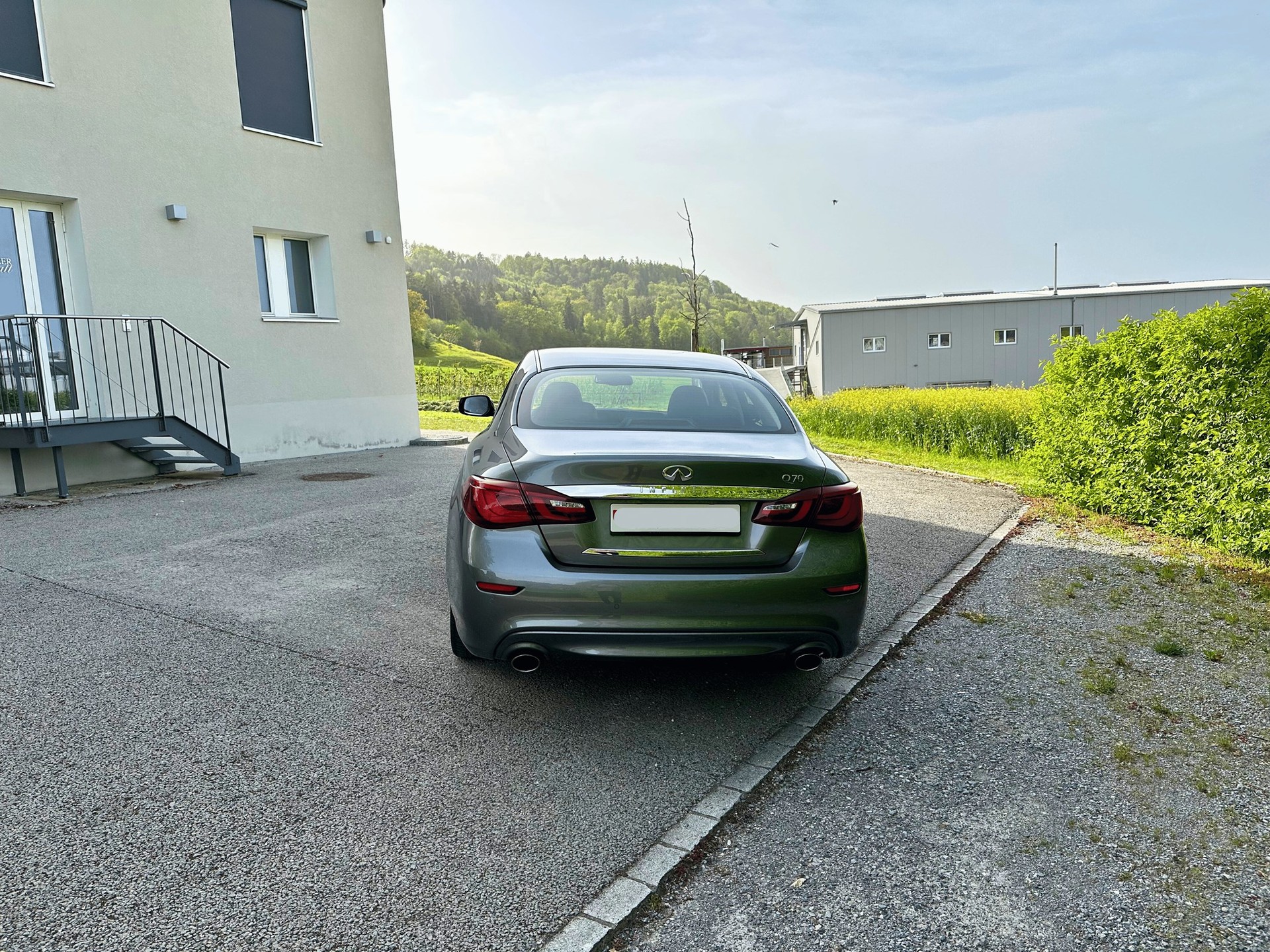 INFINITI Q70 2.2d Premium Tech Automatic-image-13