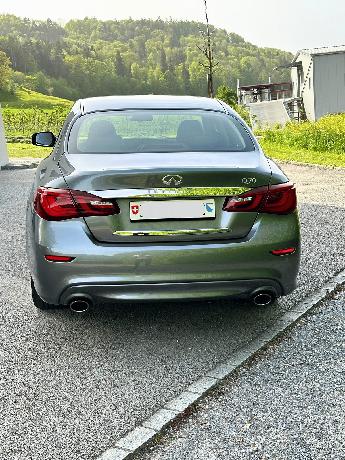 INFINITI Q70 2.2d Premium Tech Automatic-image-3