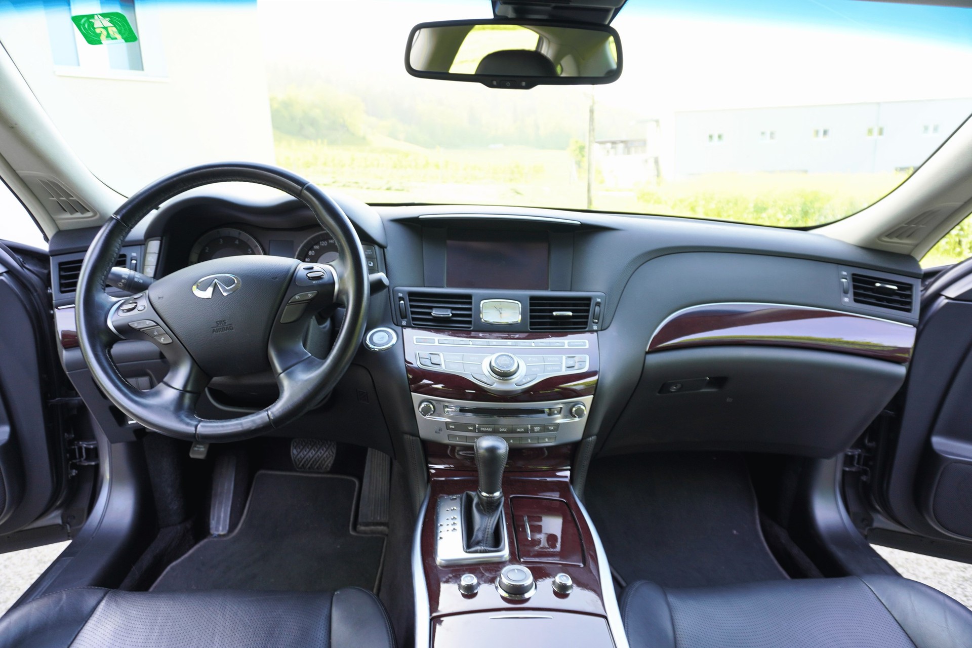 INFINITI Q70 2.2d Premium Tech Automatic-image-4