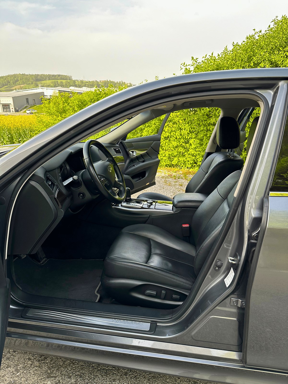 INFINITI Q70 2.2d Premium Tech Automatic-image-10