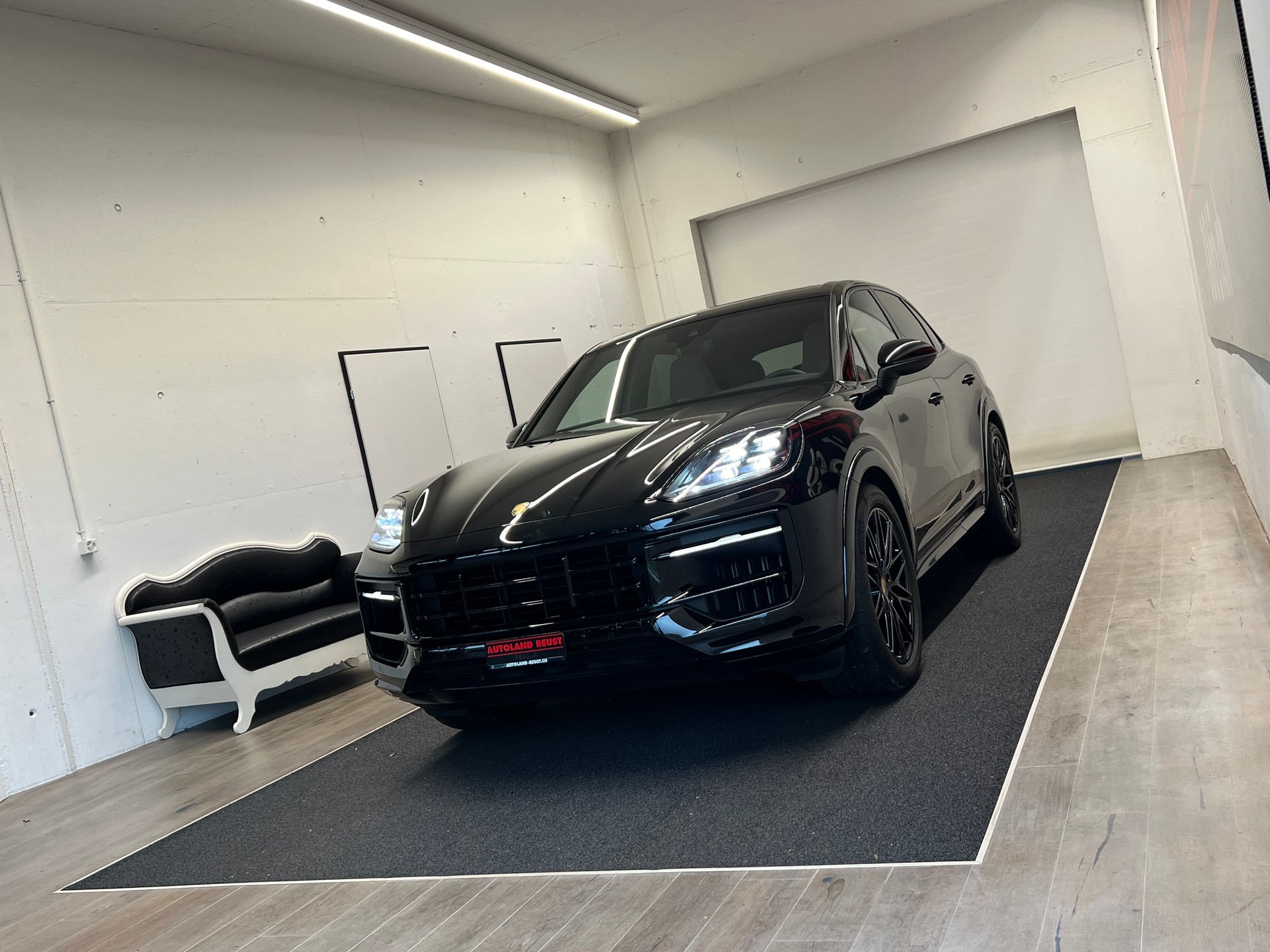 PORSCHE Cayenne S Tiptronic-showroom-element-1