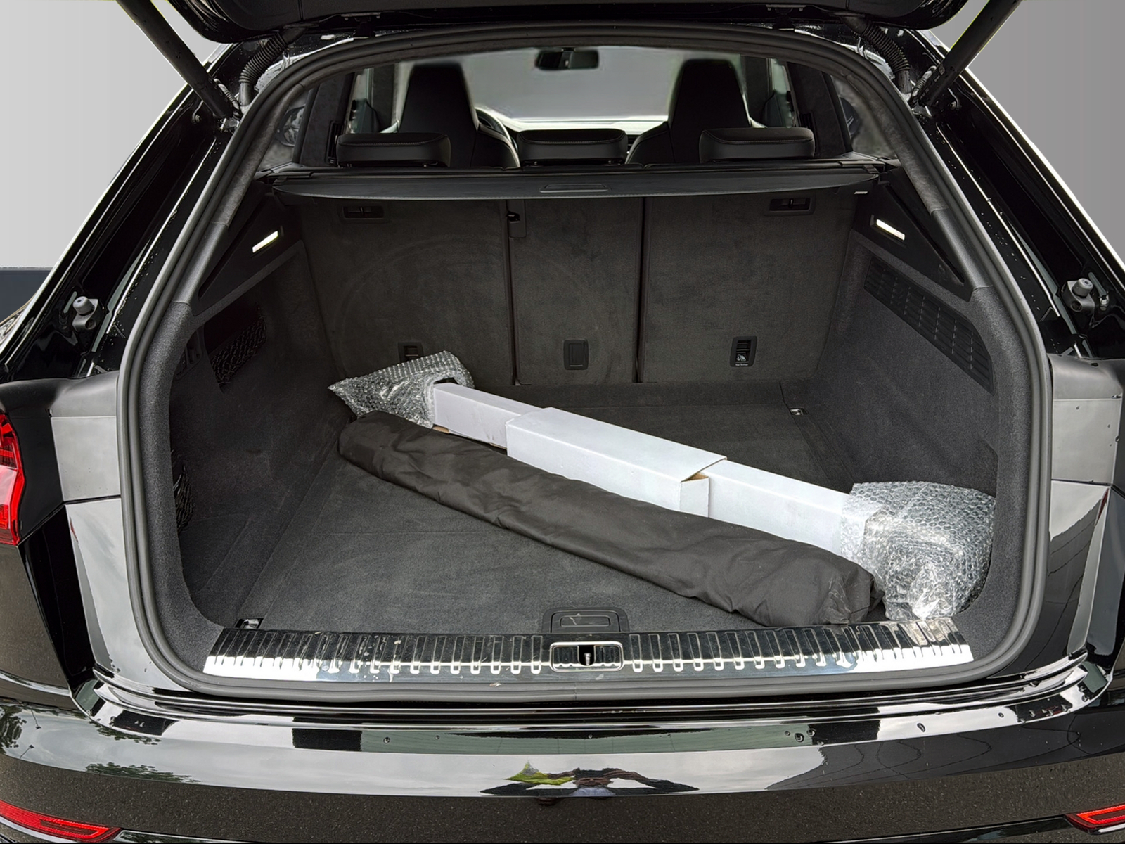 AUDI RSQ8 quattro-image-9