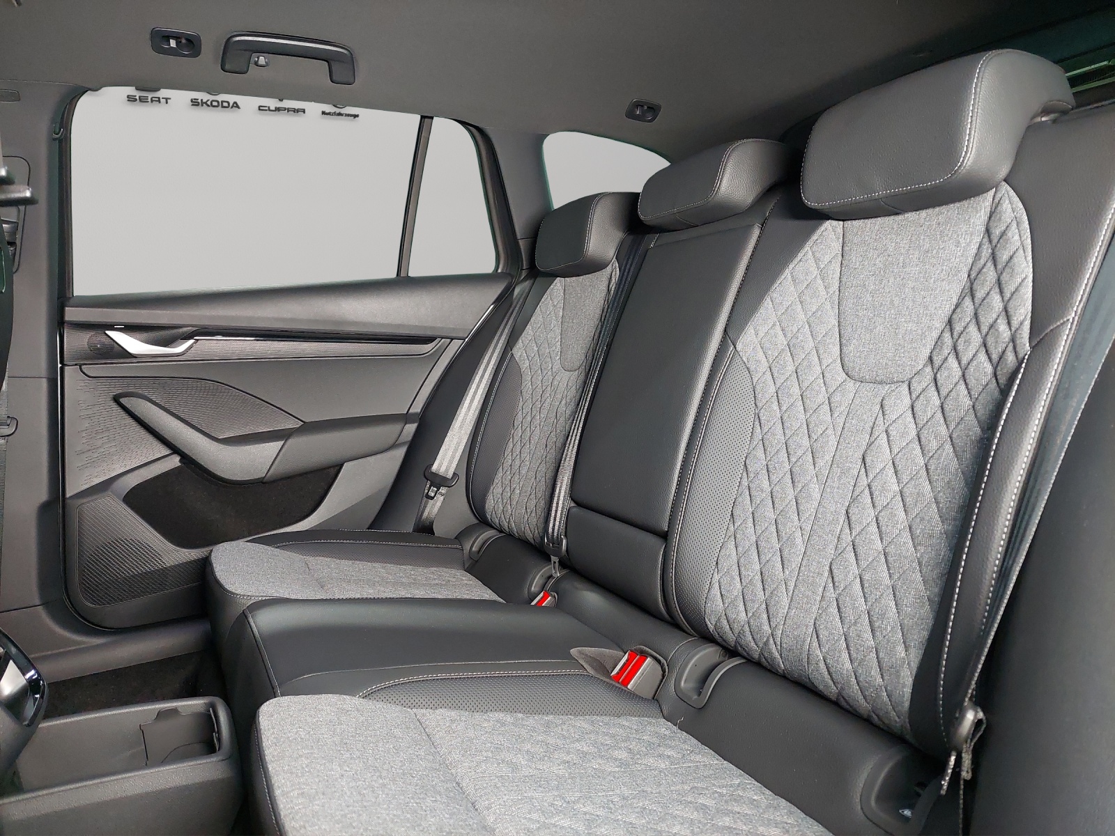 SKODA Octavia Combi 2.0 TSI DSG Dynamic 4x4-image-8