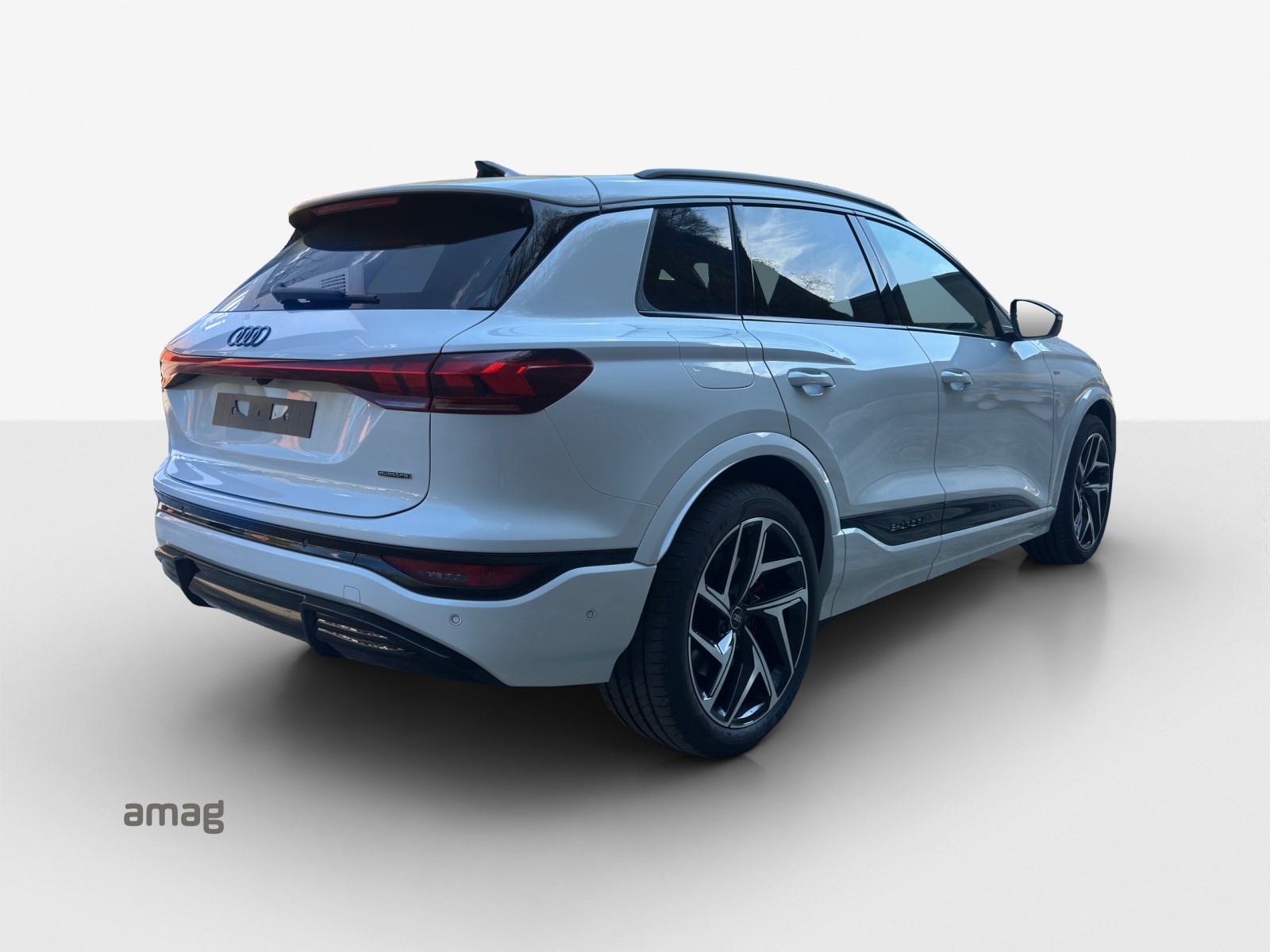 AUDI Q6 e-tron quattro-image-4