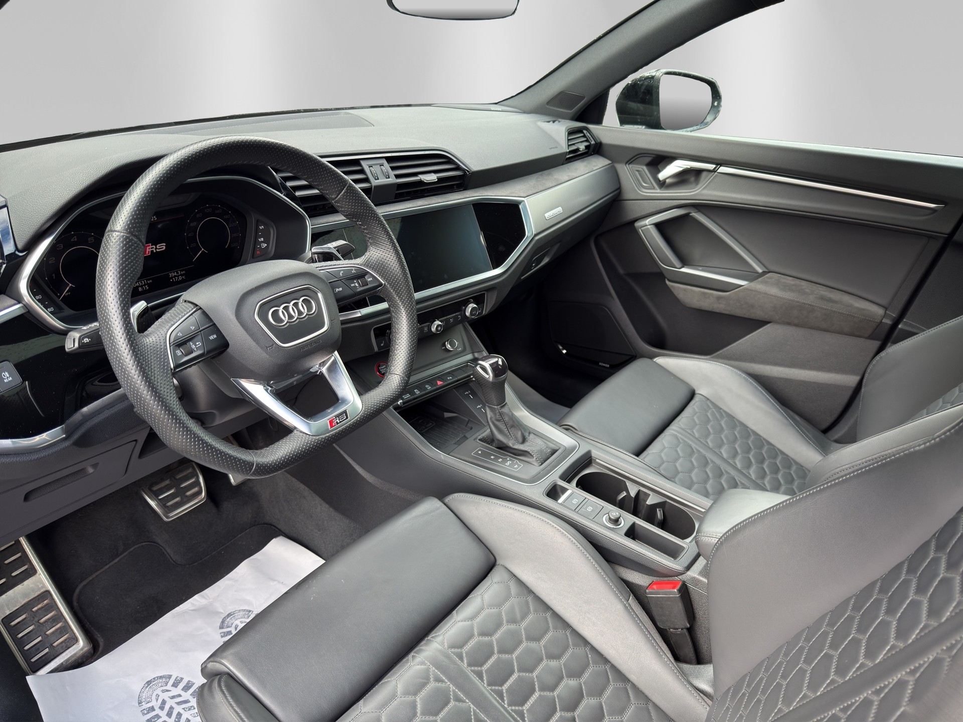 AUDI RS Q3 Sportback quattro S tronic-image-8