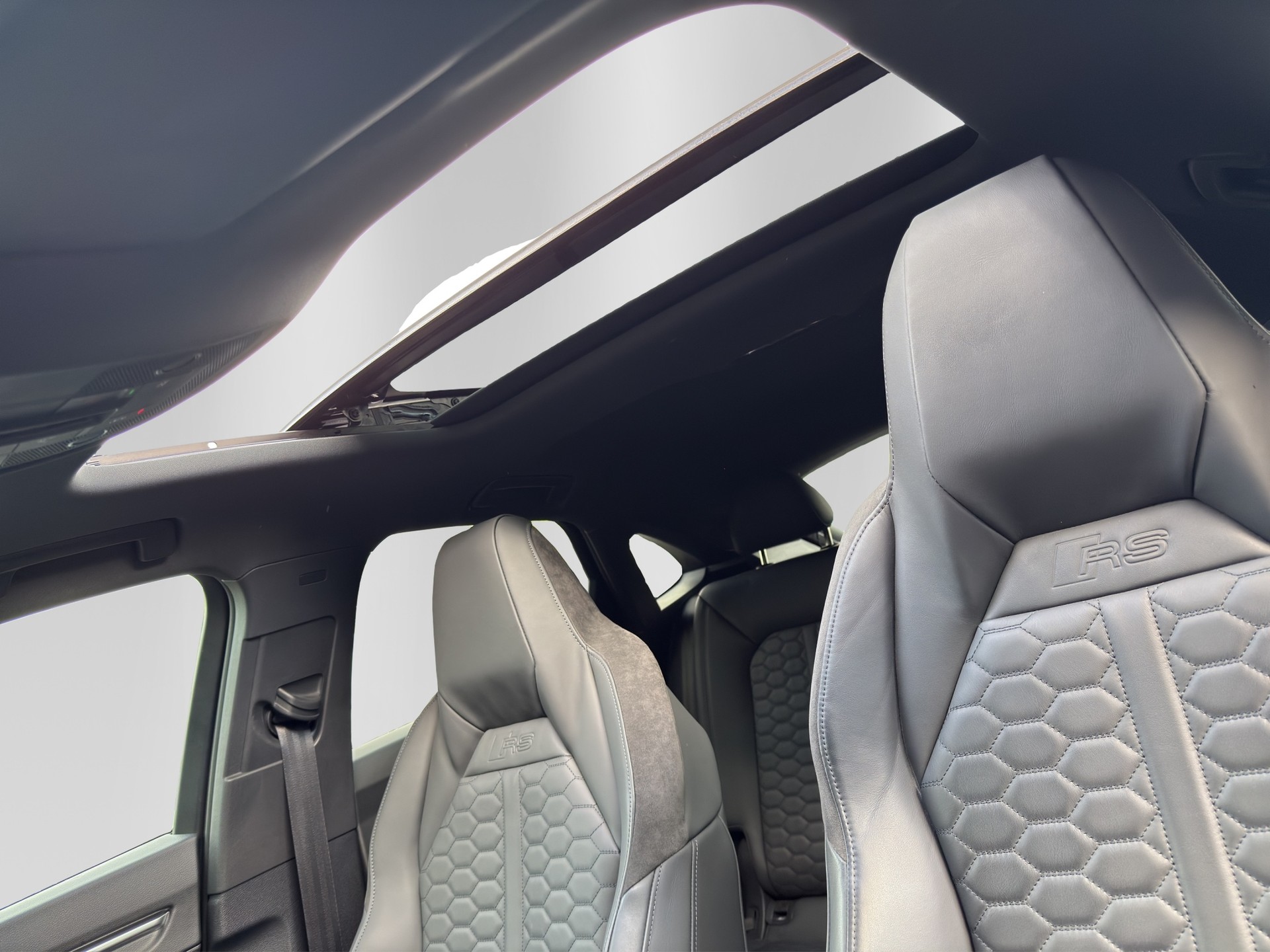 AUDI RS Q3 Sportback quattro S tronic-image-7