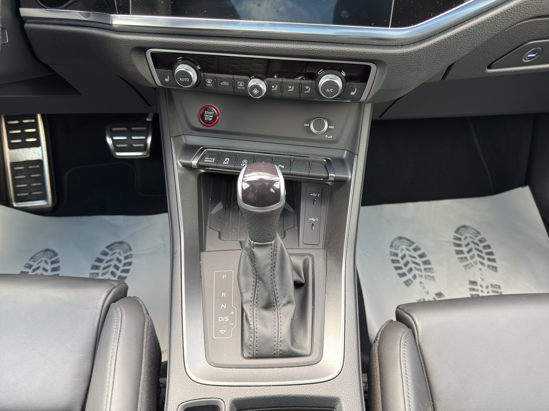 AUDI RS Q3 Sportback quattro S tronic-image-11