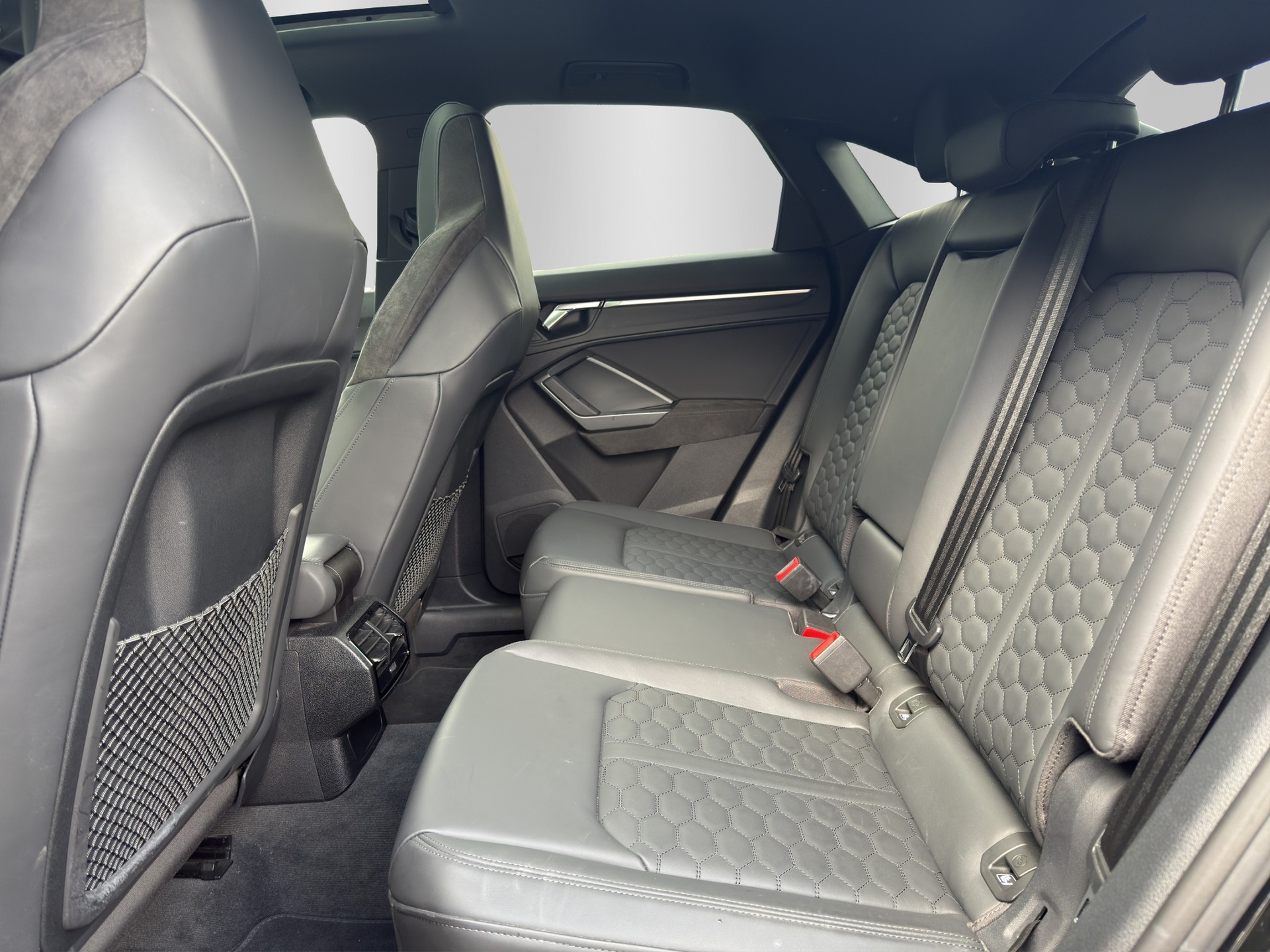 AUDI RS Q3 Sportback quattro S tronic-image-15