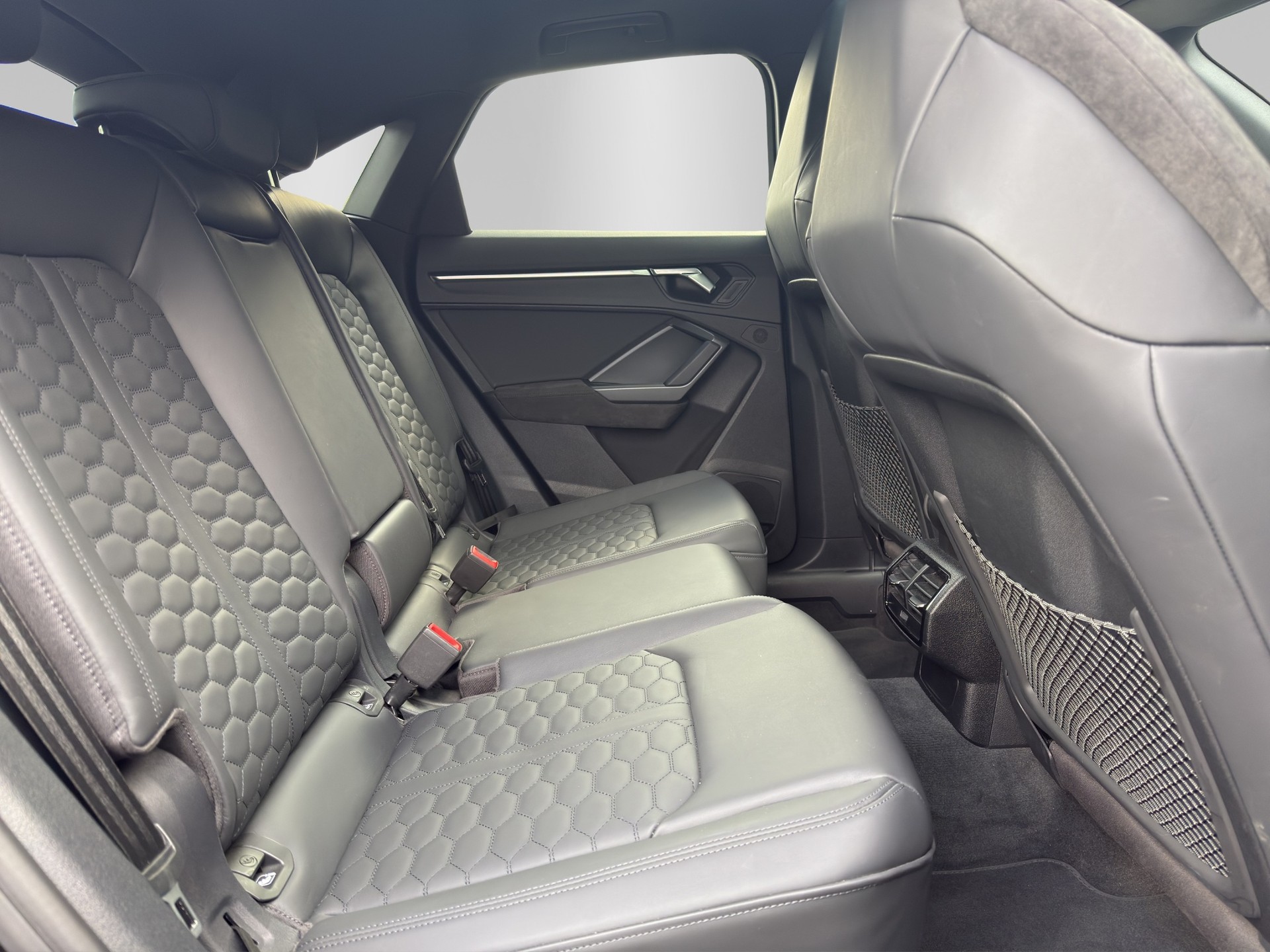 AUDI RS Q3 Sportback quattro S tronic-image-16