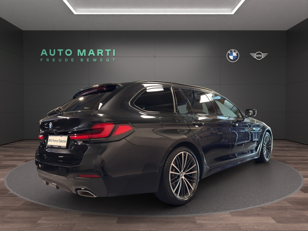 BMW 540i xDr 48VTour Pure M S-showroom-element-3