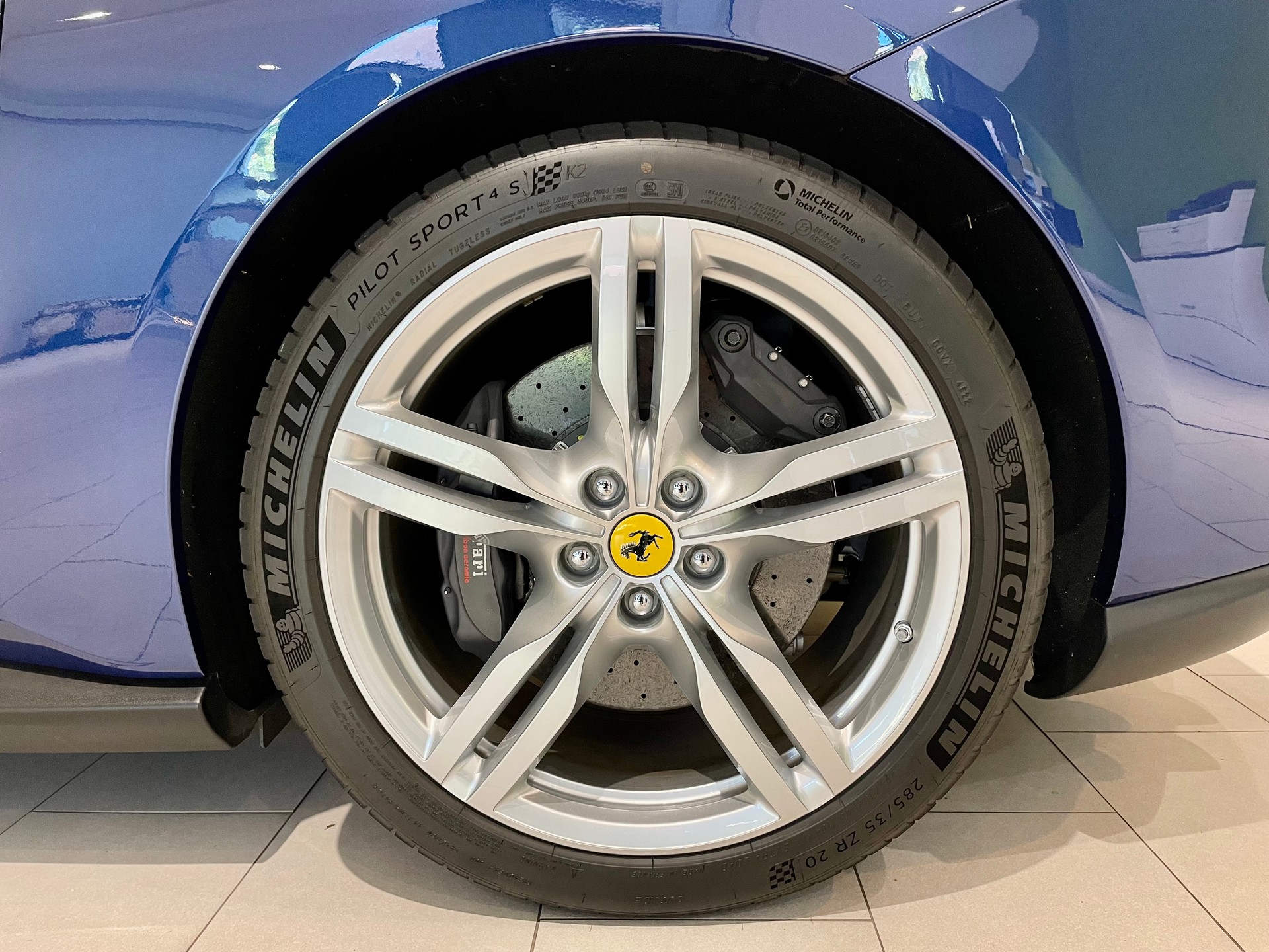 FERRARI Portofino M-image-8