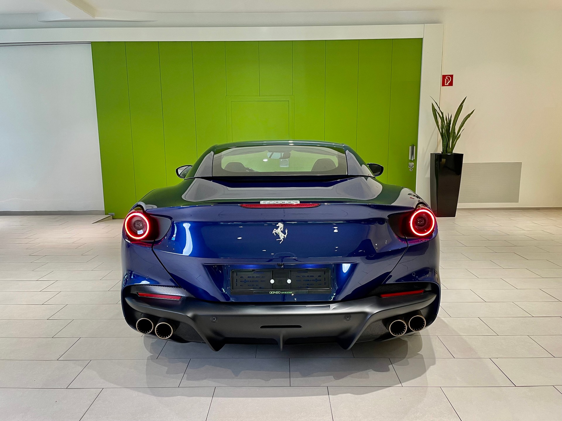FERRARI Portofino M-image-4