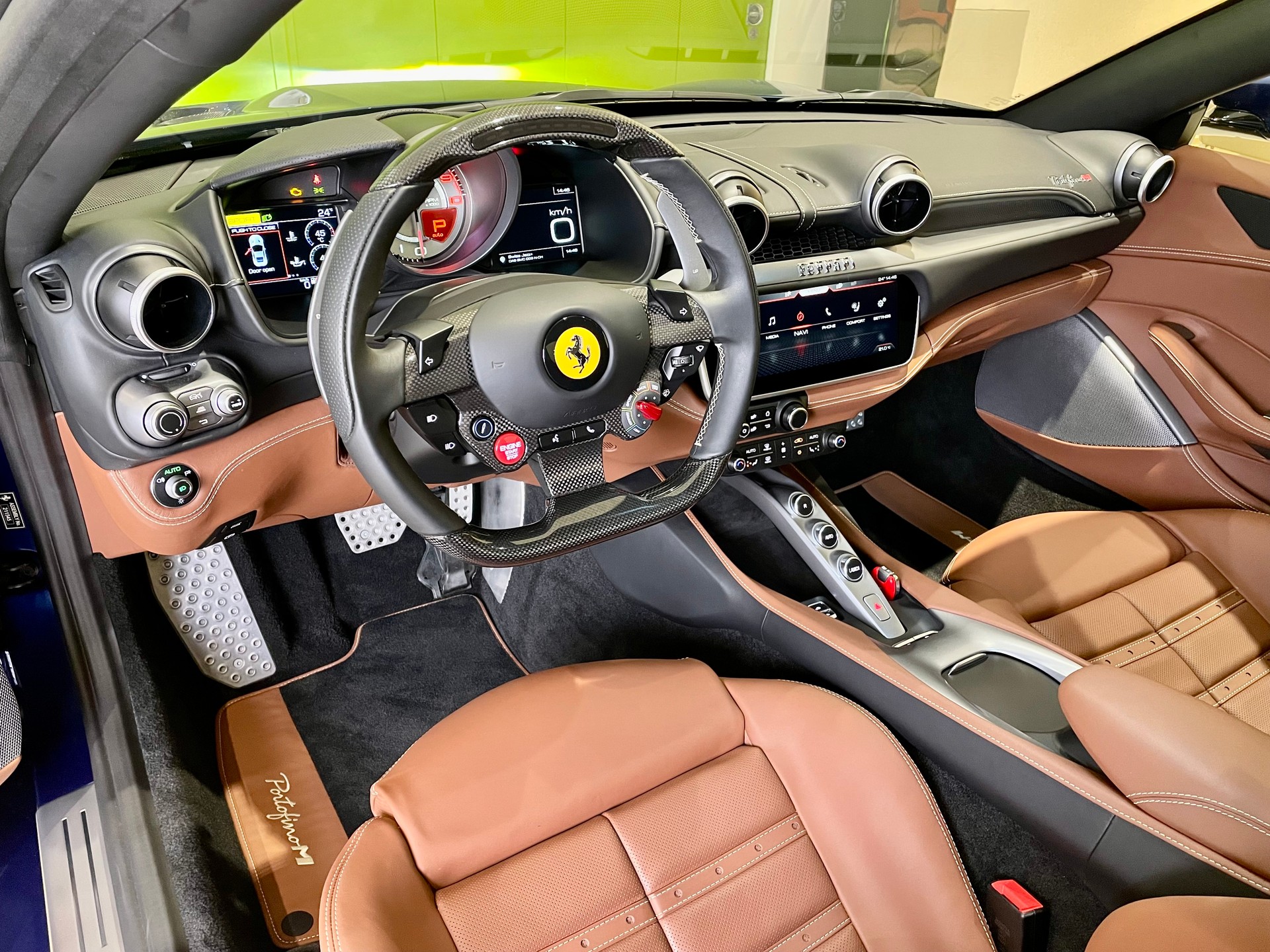 FERRARI Portofino M-image-10