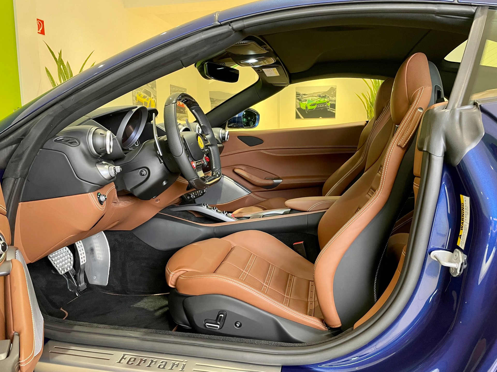 FERRARI Portofino M-image-9