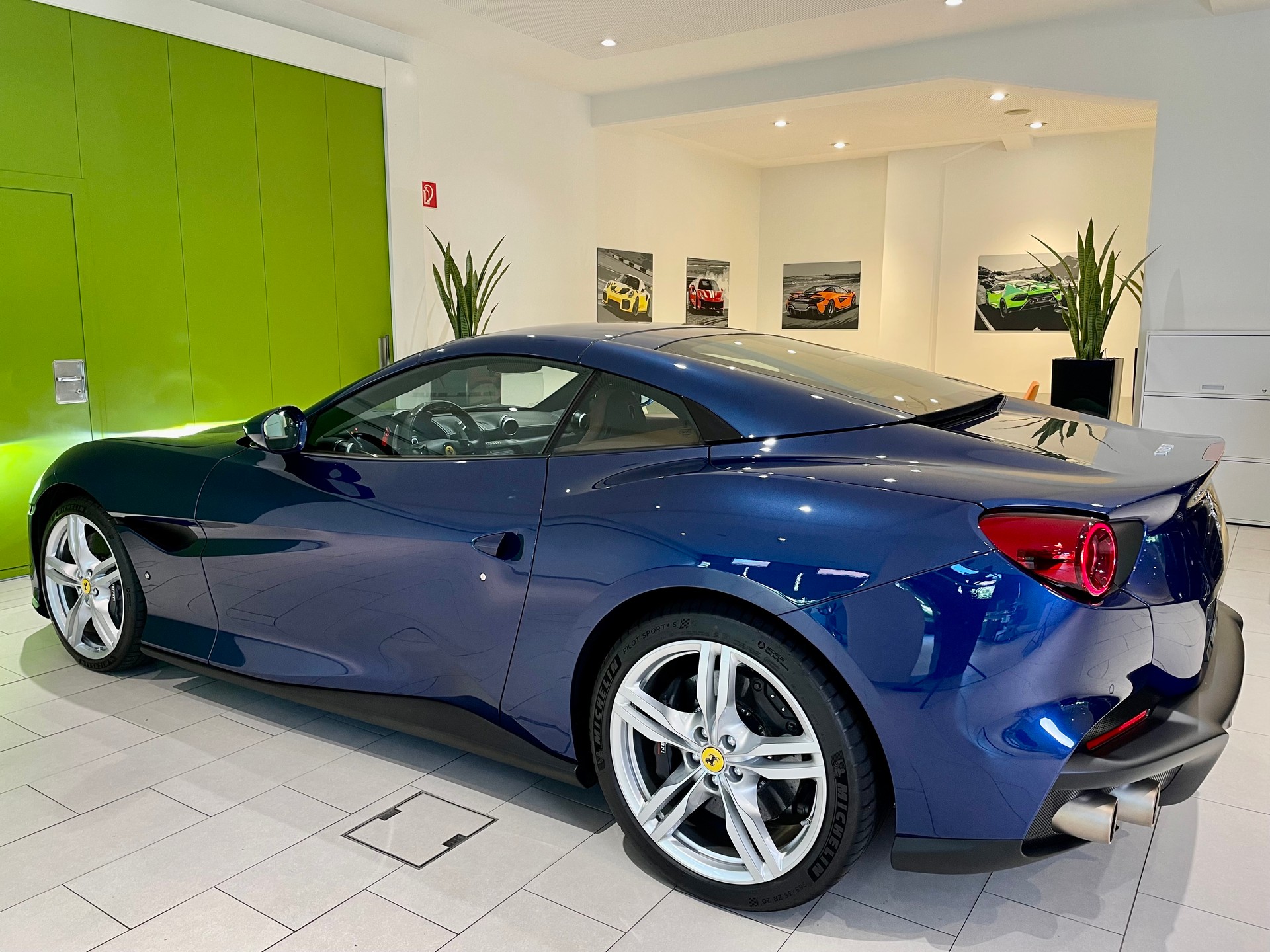FERRARI Portofino M-image-2