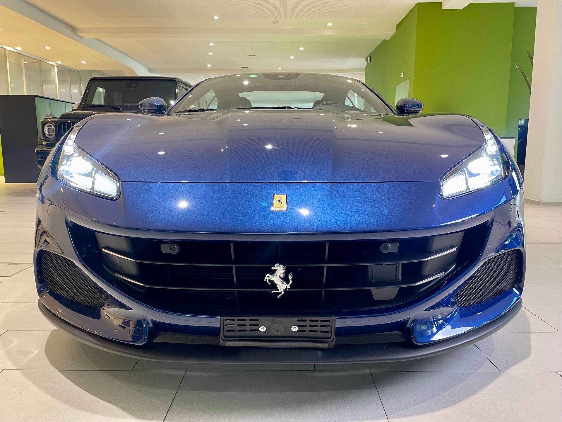 FERRARI Portofino M-image-5
