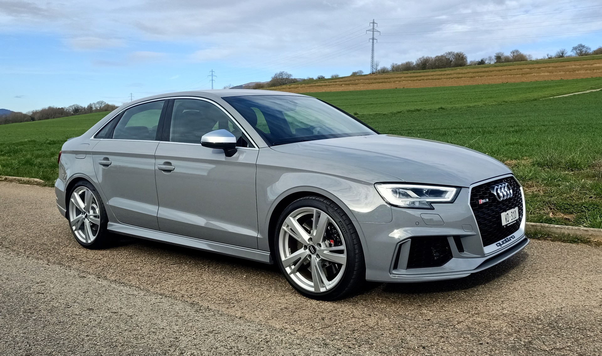 AUDI RS3 Limousine 2.5 TSI quattro S-tronic-image-1