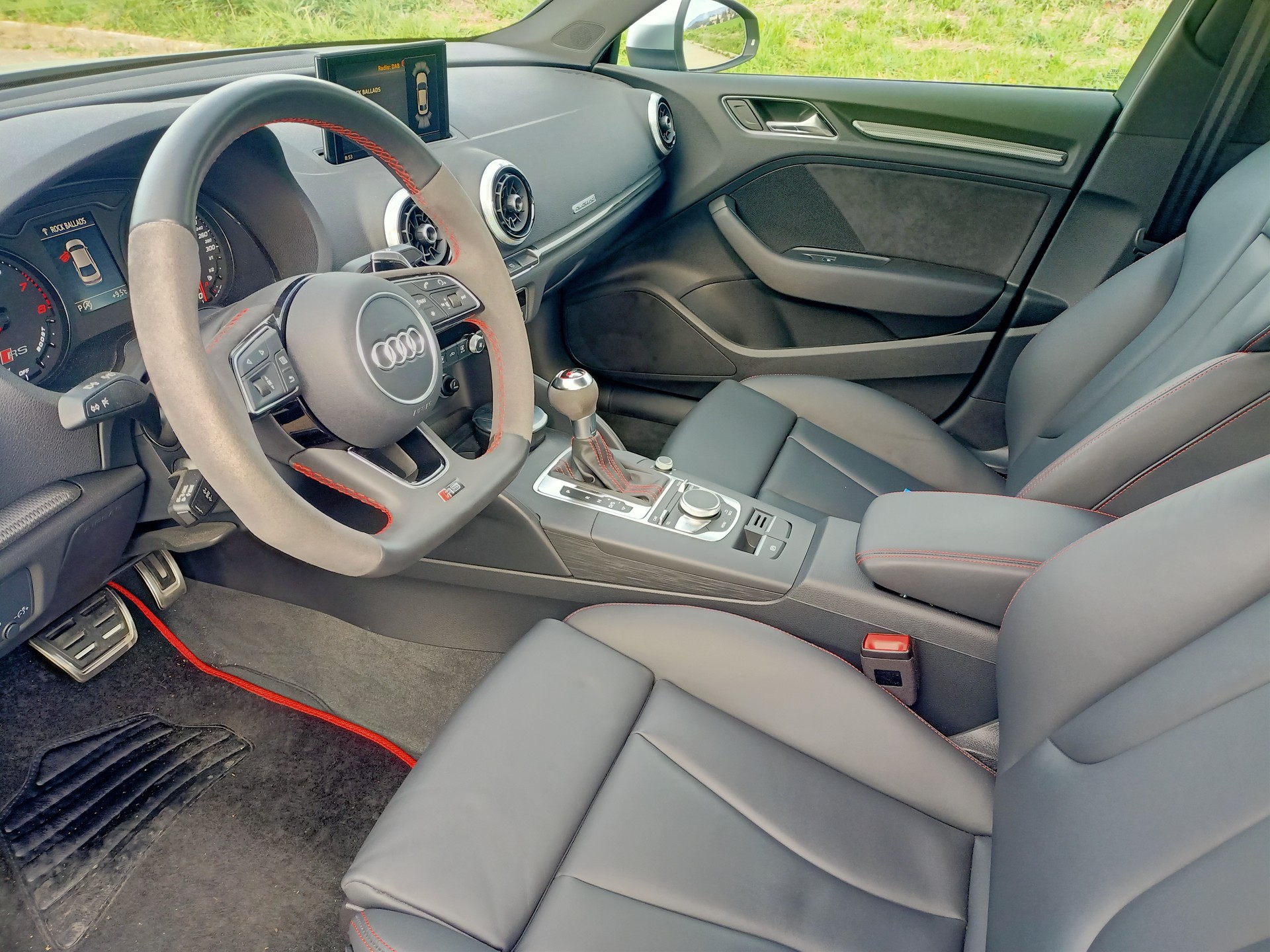 AUDI RS3 Limousine 2.5 TSI quattro S-tronic-image-14