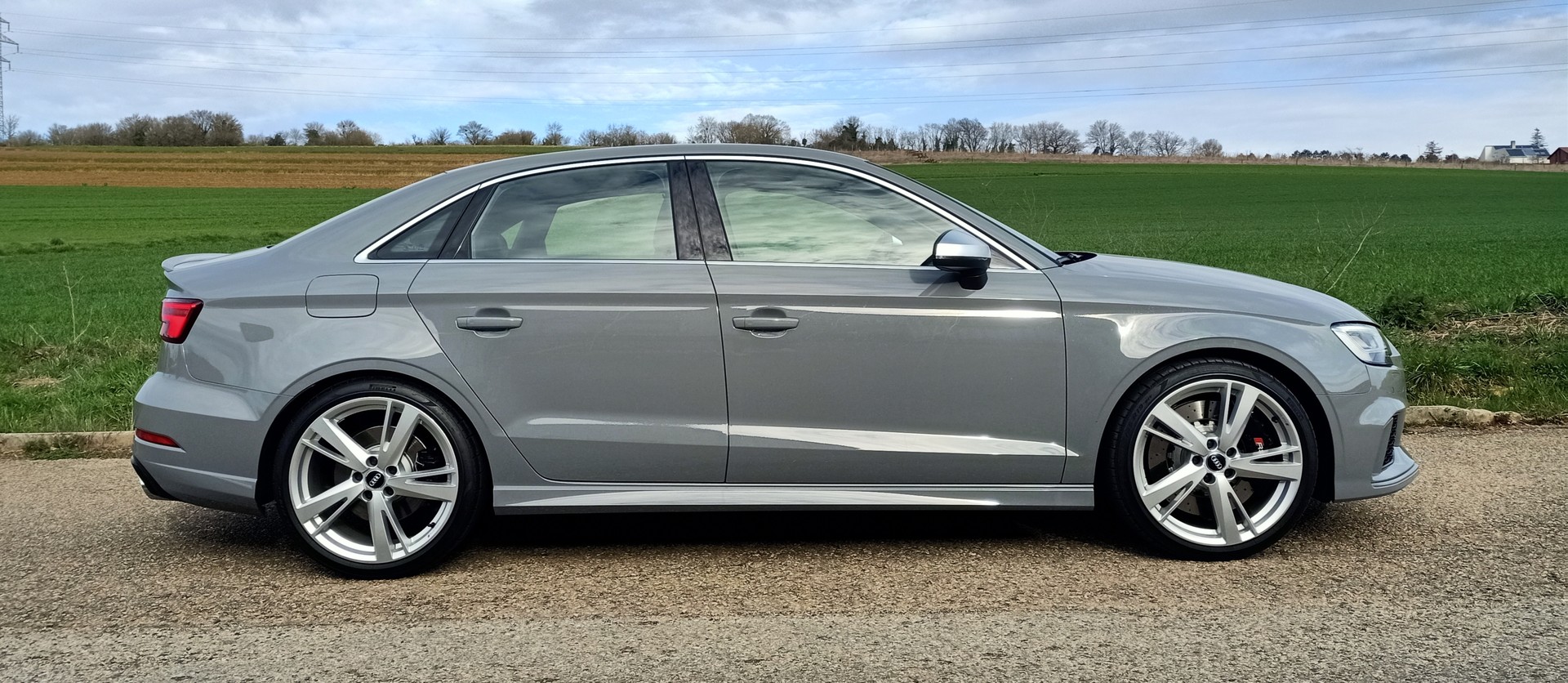 AUDI RS3 Limousine 2.5 TSI quattro S-tronic-image-2