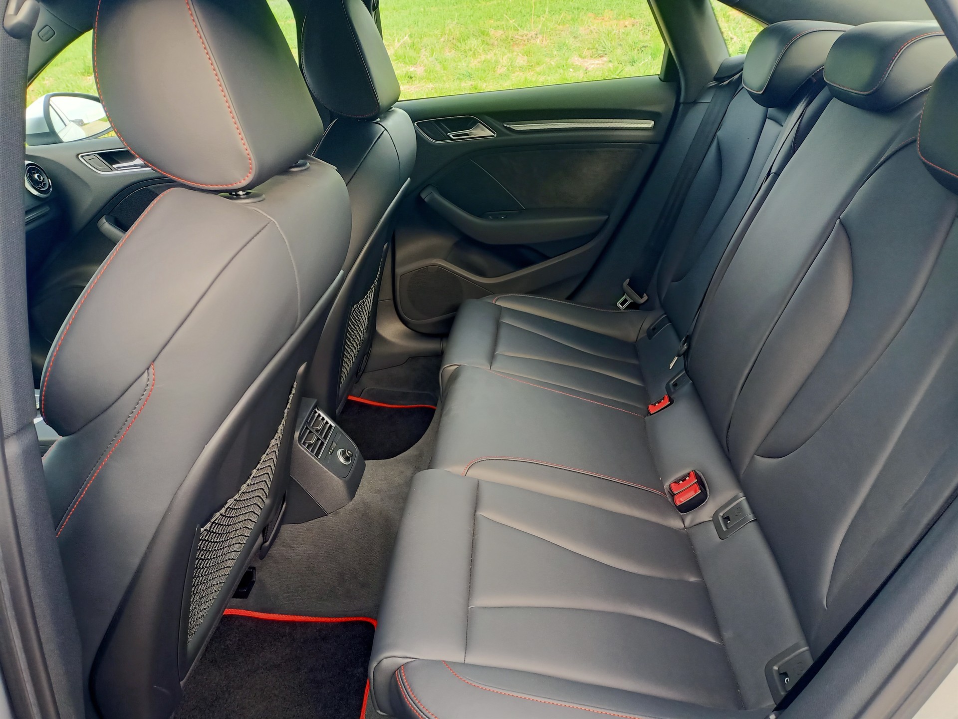 AUDI RS3 Limousine 2.5 TSI quattro S-tronic-image-13