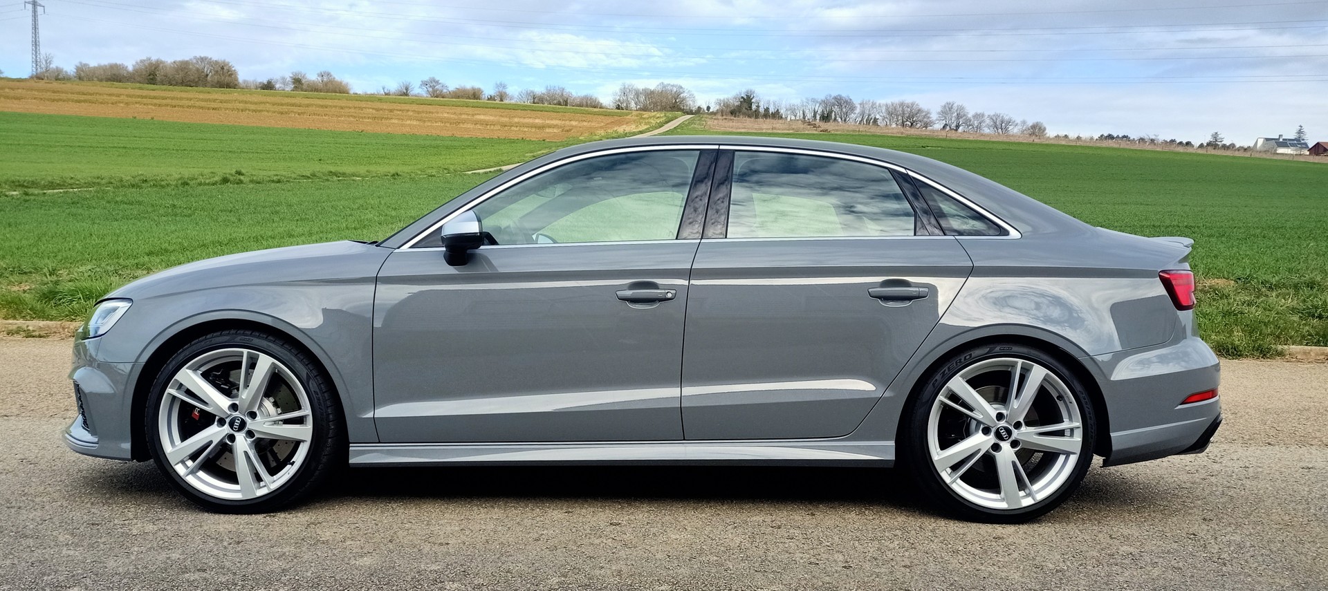 AUDI RS3 Limousine 2.5 TSI quattro S-tronic-image-8