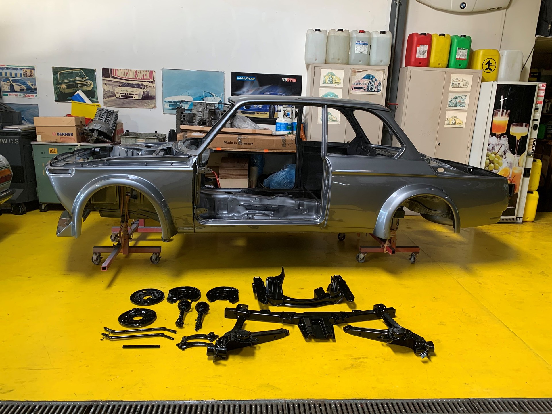 BMW 2002 Emmenegger Power-showroom-element-1