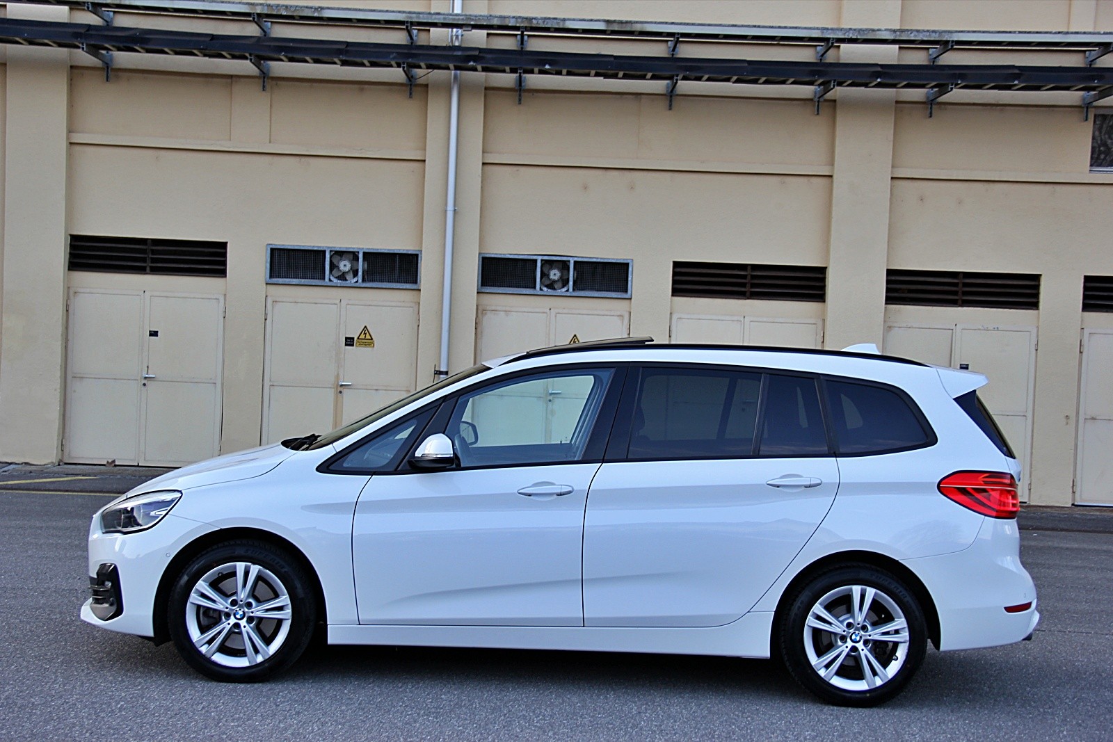 BMW 218d xDrive Gran Tourer Steptronic Sport Line-showroom-element-1