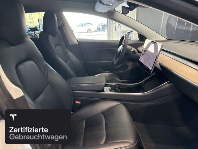 TESLA Model 3 Long Range AWD-showroom-element-2