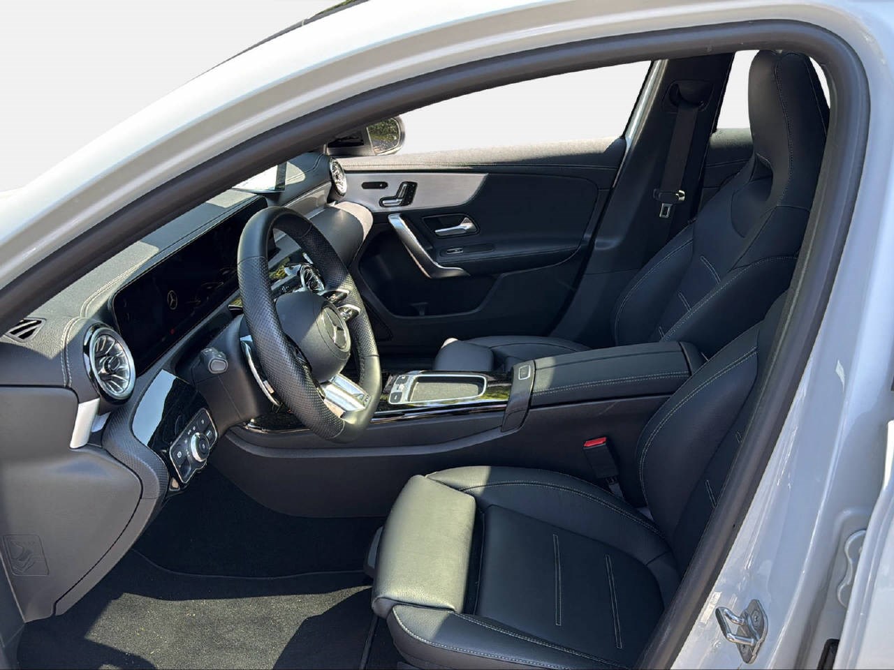 MERCEDES-BENZ A 35 AMG 4matic-image-9