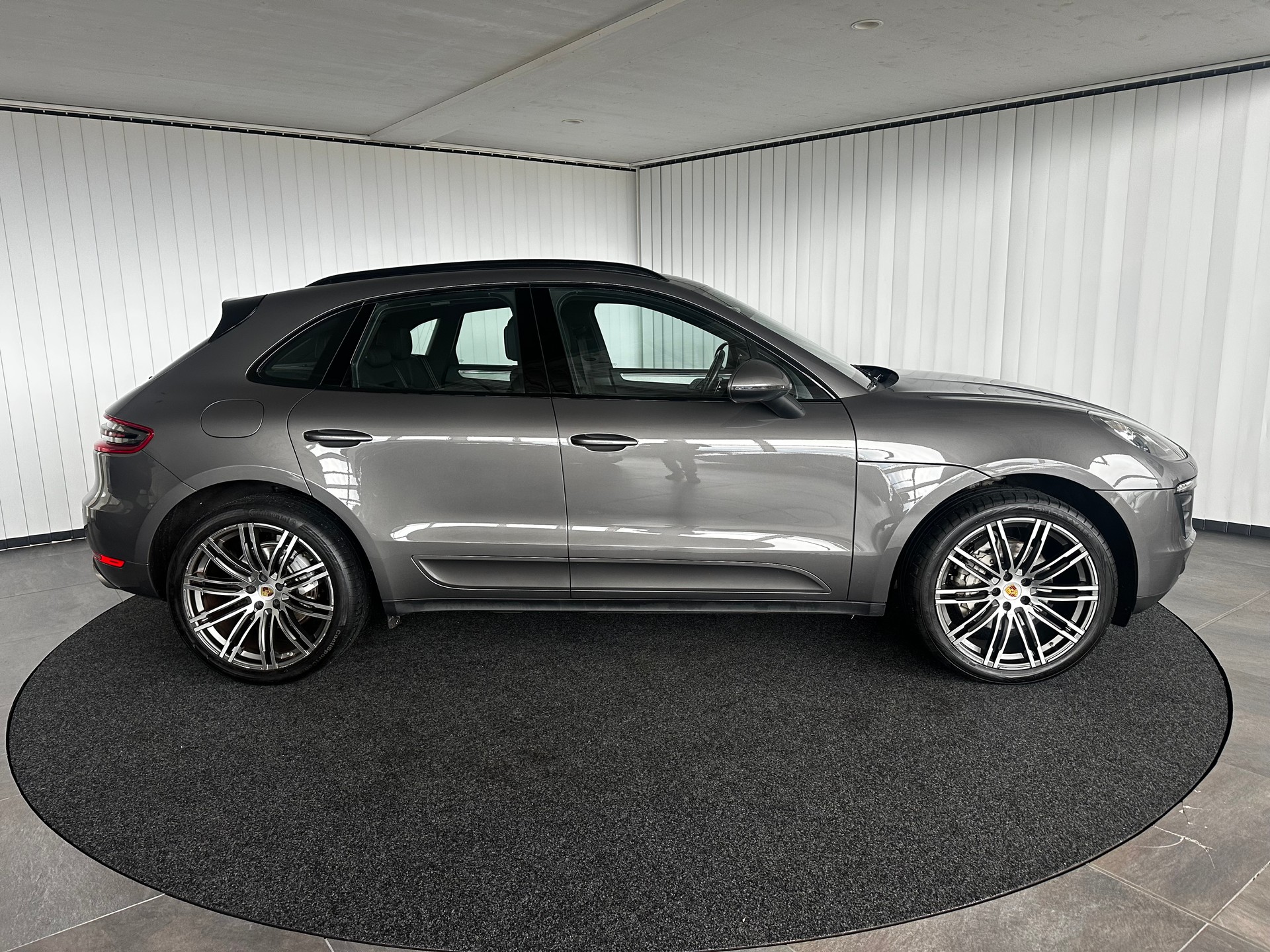 PORSCHE Macan S Diesel-showroom-element-3